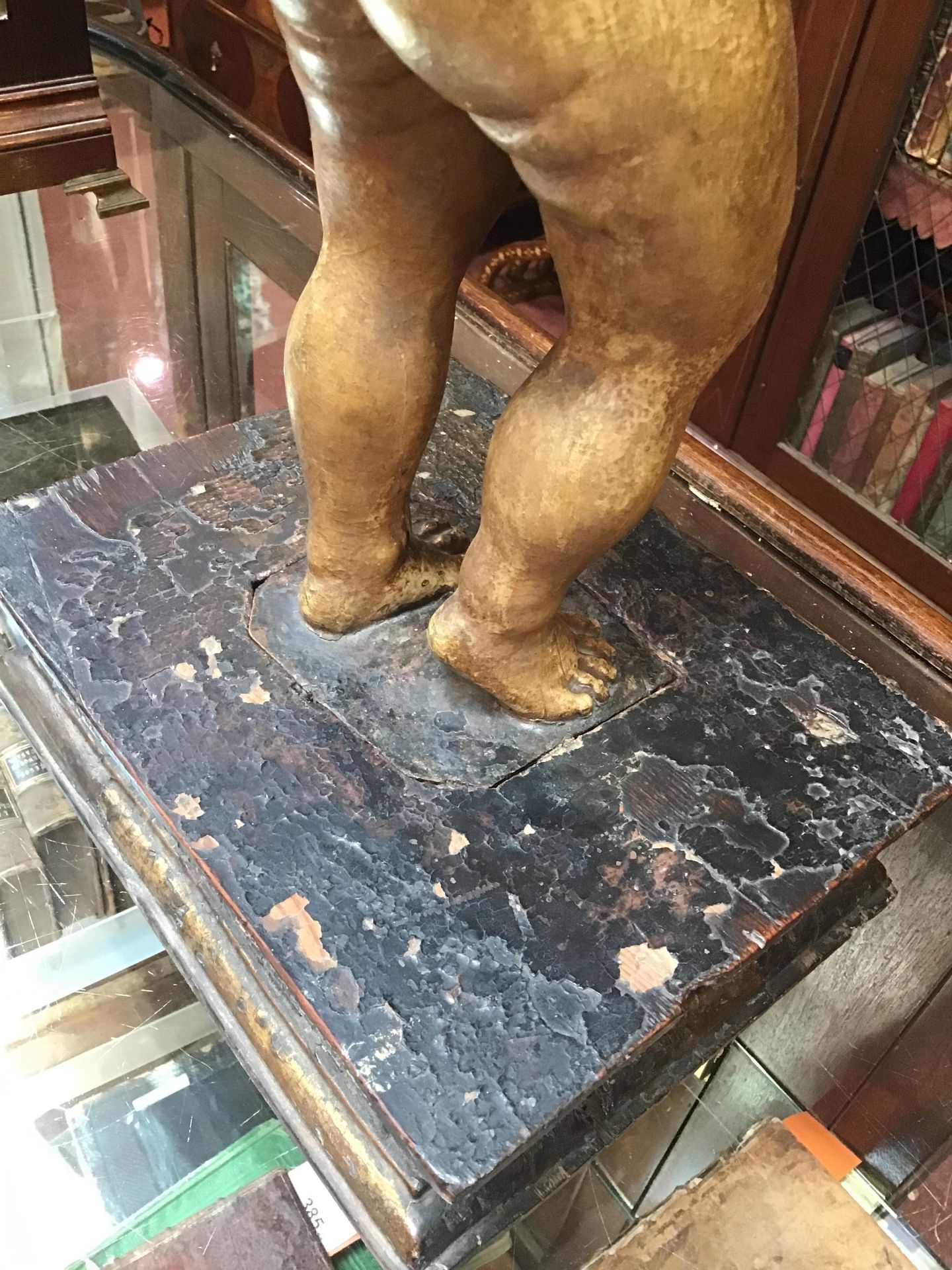 A 17th/18th century Italian gilded and carved limewood cherub on a rectangular gilded base 24cm wide - Image 11 of 26