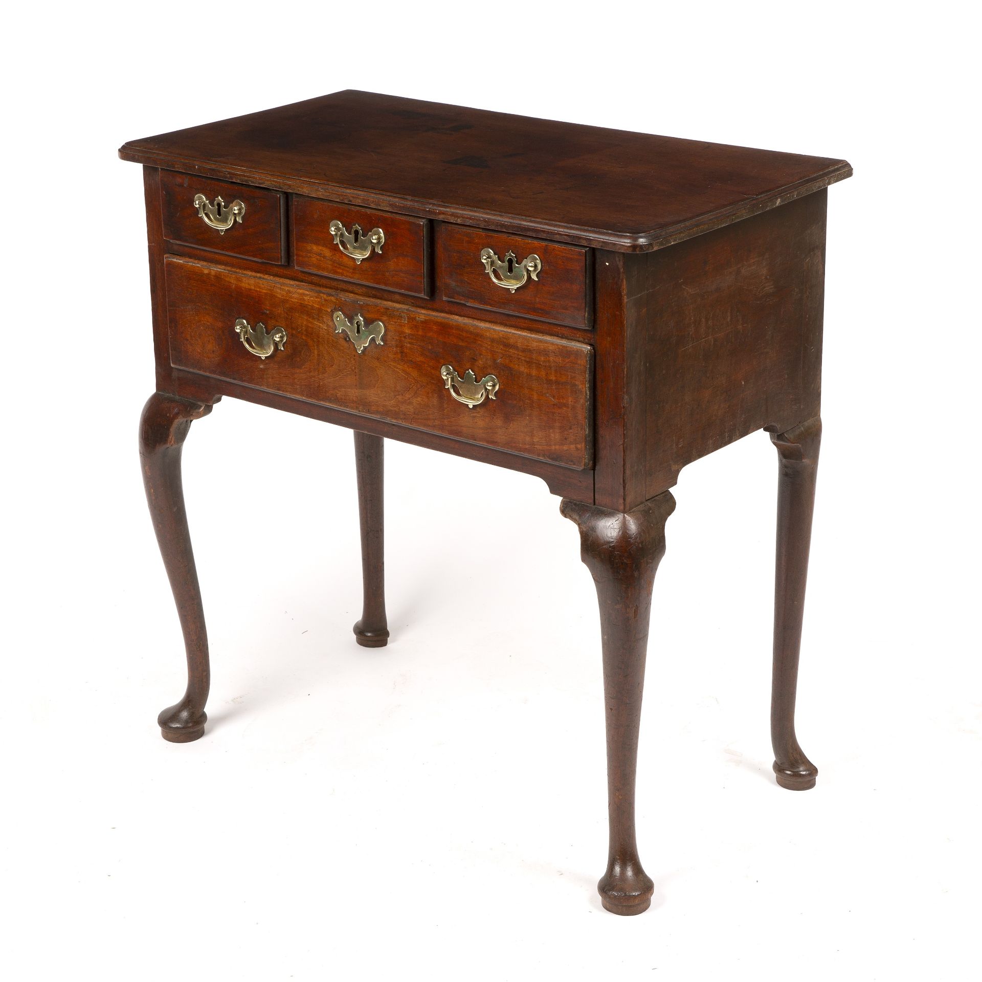 A George III mahogany low boy with four drawers having brass handles and cabriole legs 76cm wide - Bild 3 aus 6