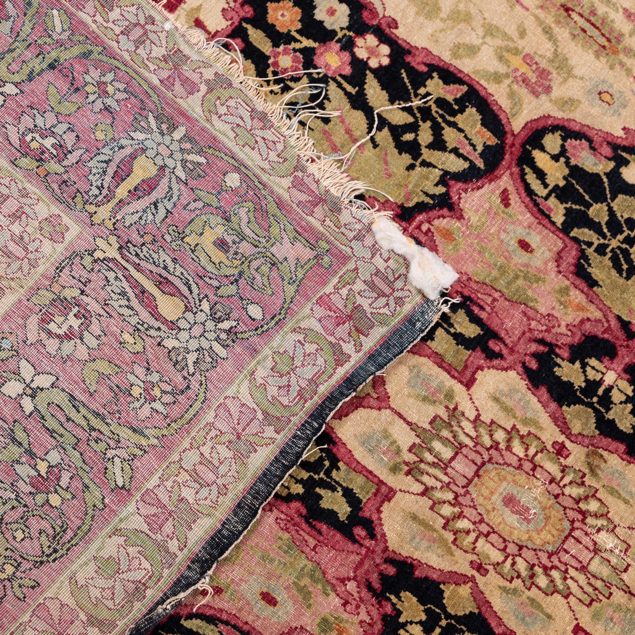 An early 20th century Isfahan rug with geometric foliate decoration, 127cm x 204cm boarder worn, - Bild 2 aus 2