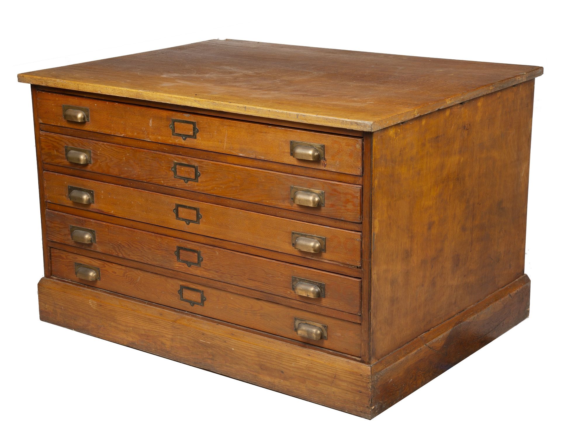 An early 20th century oak and pine five drawer plan chest, with cup handles and a plinth base, 120cm - Bild 3 aus 5