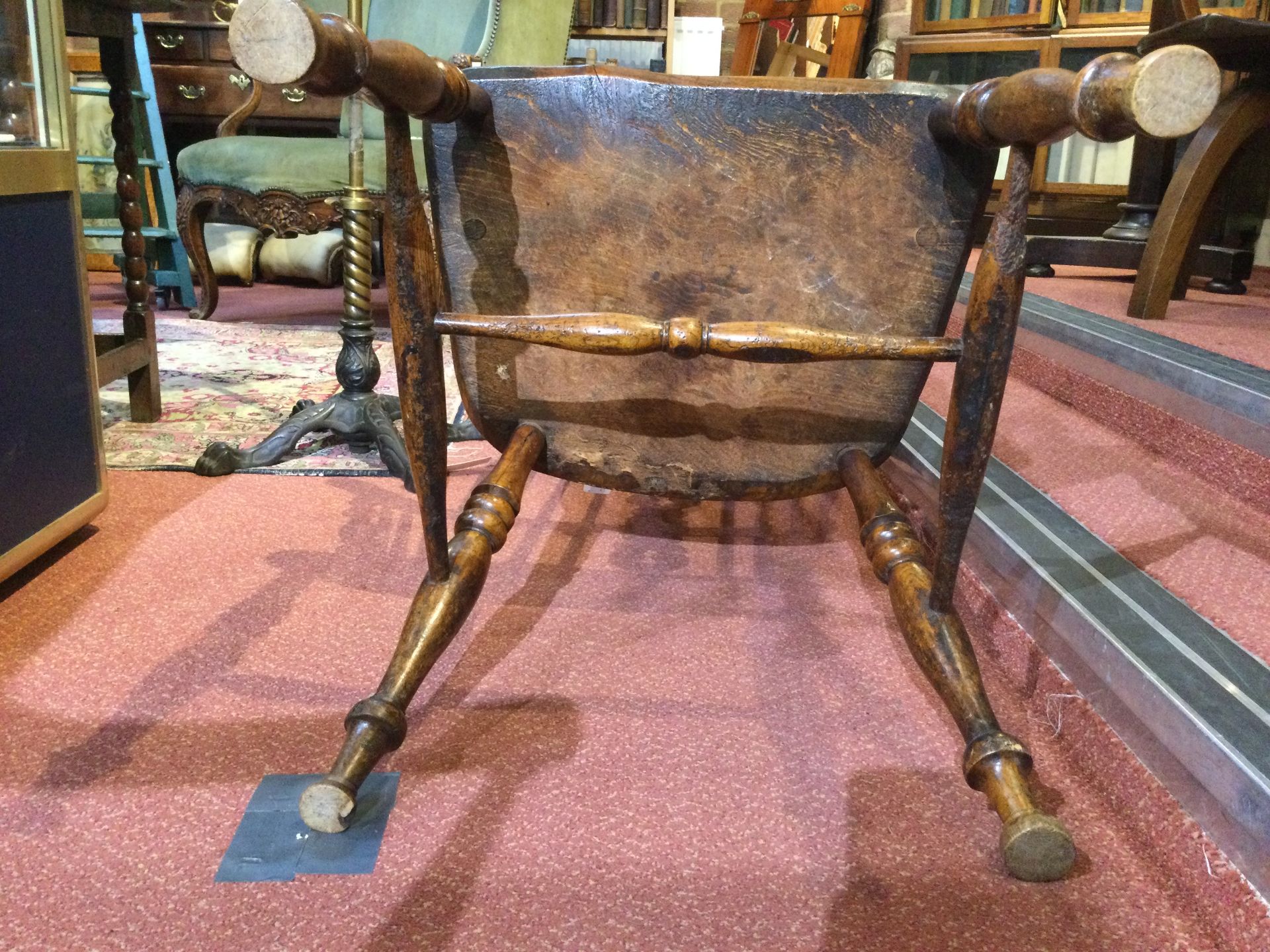 A 19th century ash and elm spindle back Windsor armchair with a pierced splat and turned supports, - Bild 12 aus 15