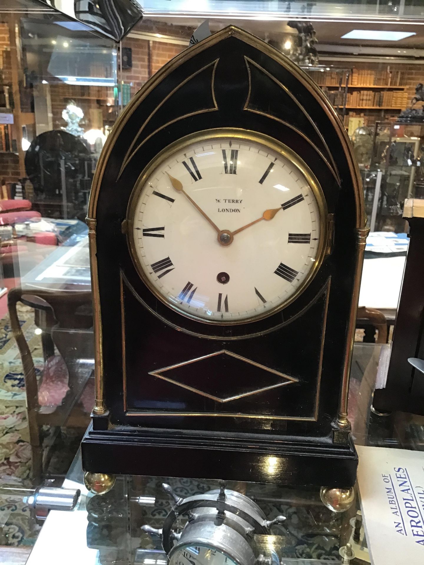 A mid 19th century ebonised mantle clock with brass decoration, the enamelled dial, signed W Terry - Bild 11 aus 15