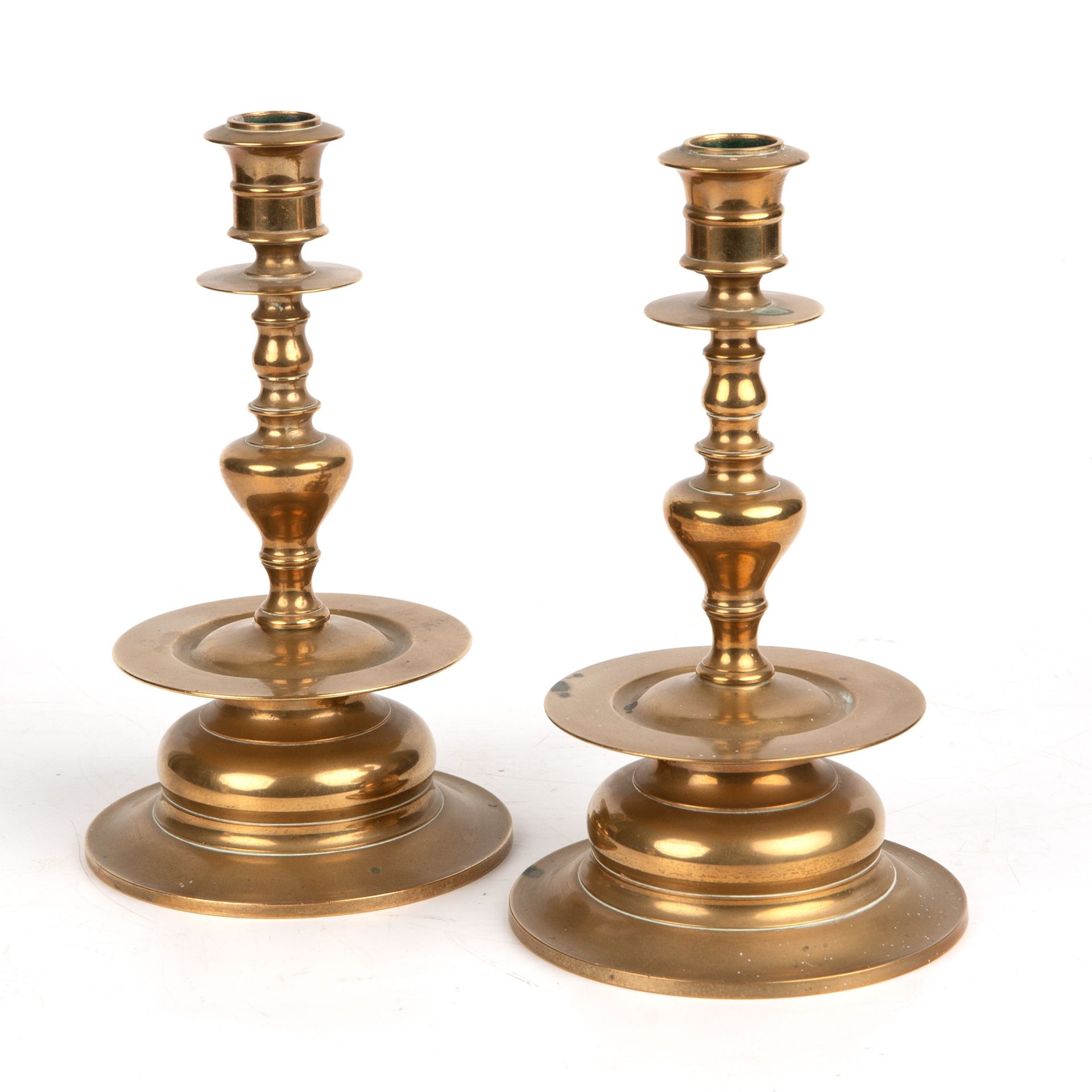 A pair of 20th century Swediah Skultuna brass 1611 no 58 candlesticks 12cm diameter 20cm high. Good - Bild 2 aus 5