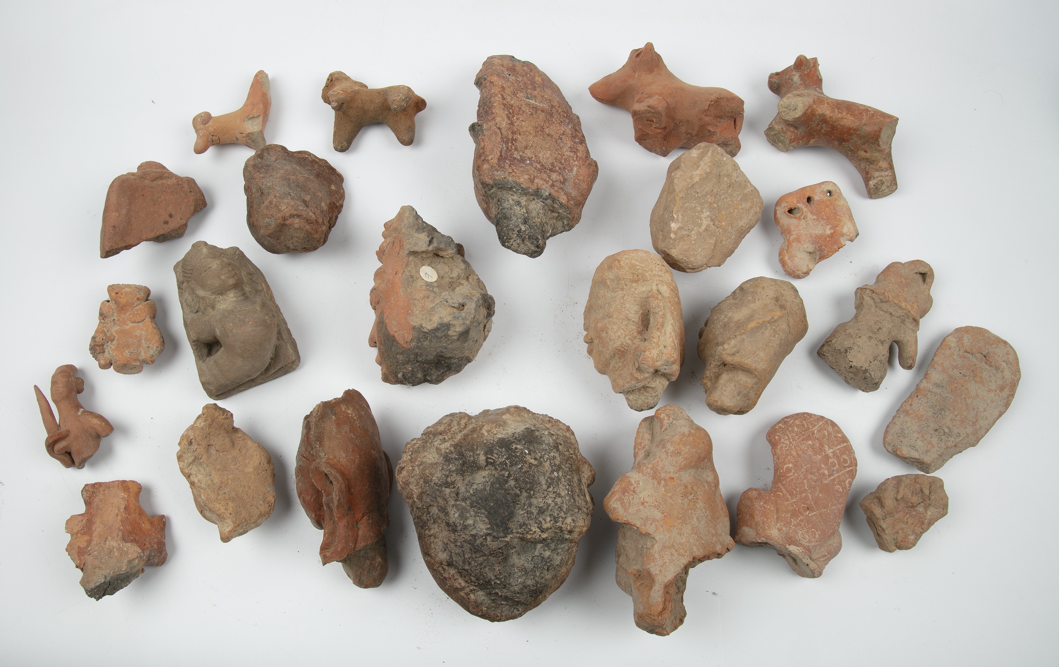 A collection of ancient Indian terracotta figures and fragments. Provenance A private estate since - Image 2 of 2
