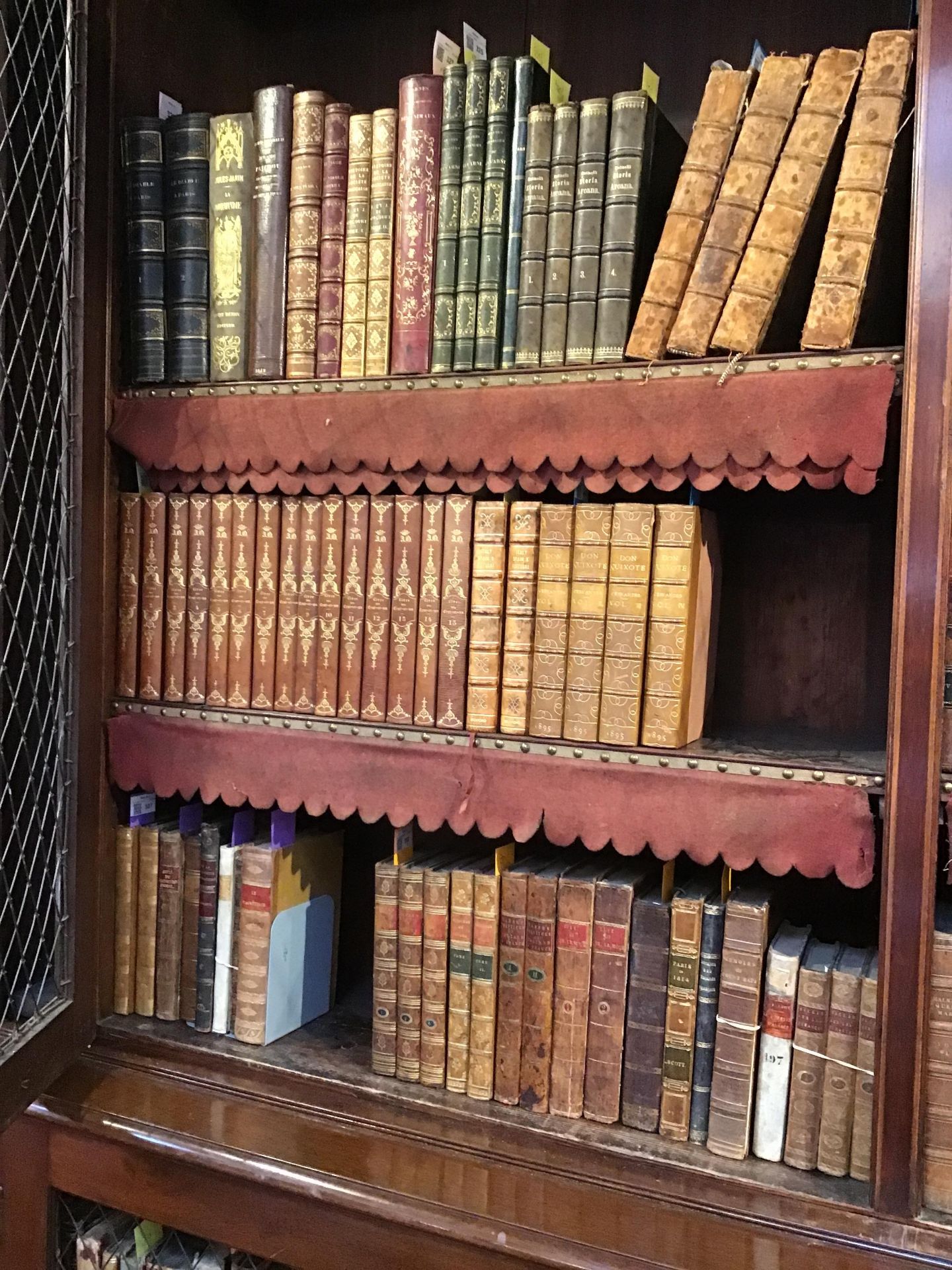 A Regency mahogany brass inlaid bookcase with adjustable shelves and wirework doors, all raised on - Bild 9 aus 18