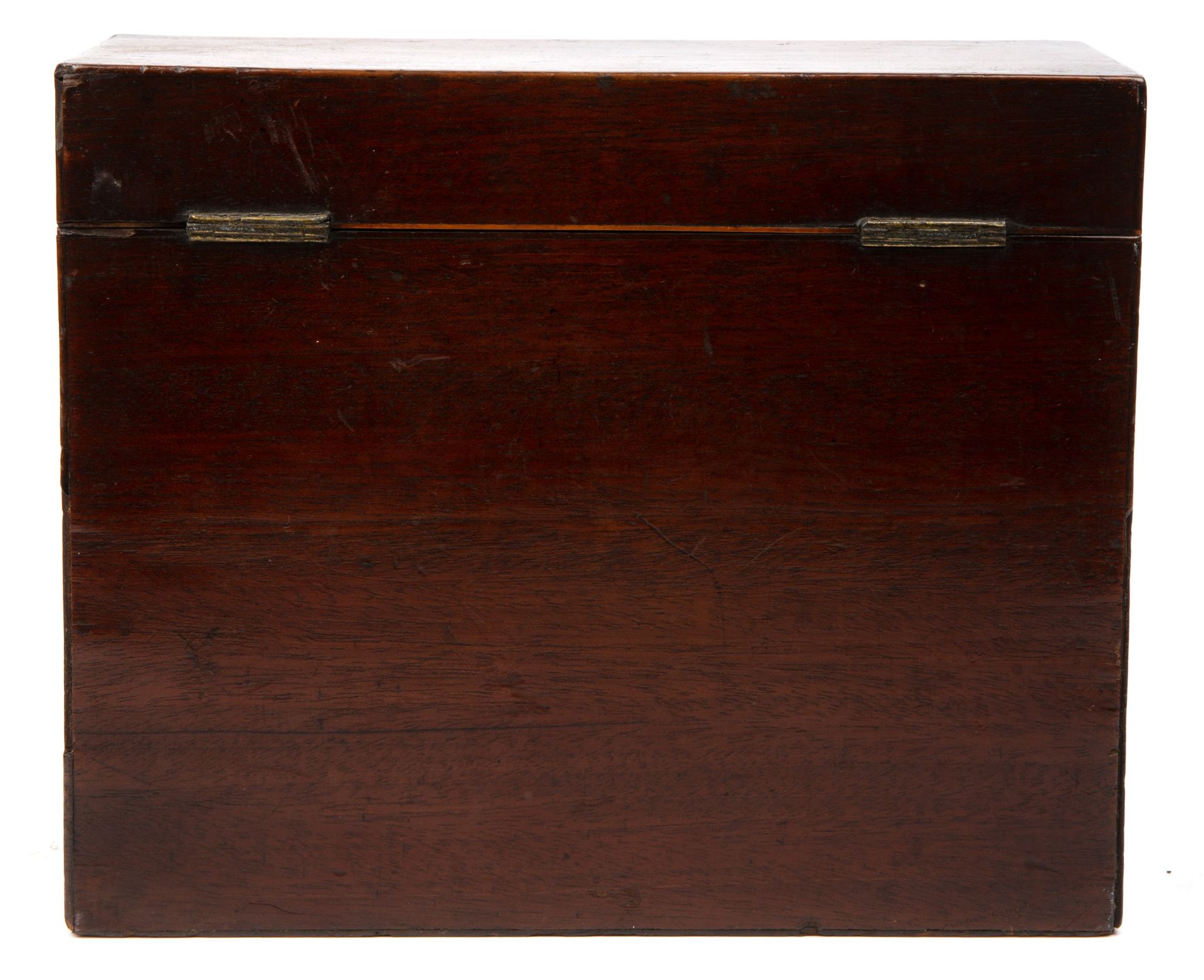 A George III mahogany decanter box, with three period glass decanters 23.5cm wide 9.5cm deep 19. - Bild 4 aus 5