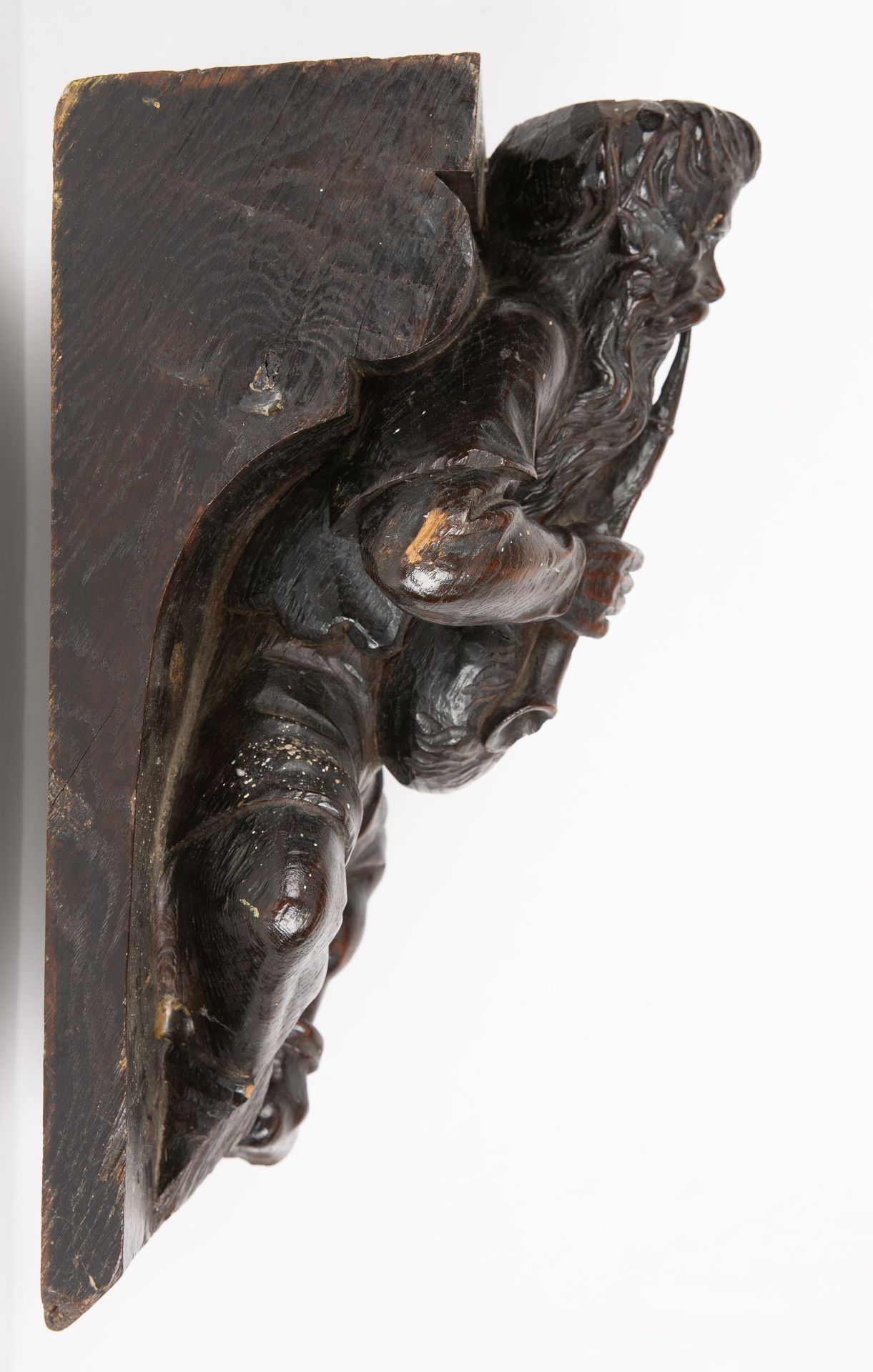 An 18th/19th century carved oak bracket in the form of a medieval bag piper 23cm wide 26vcm deep - Bild 2 aus 3