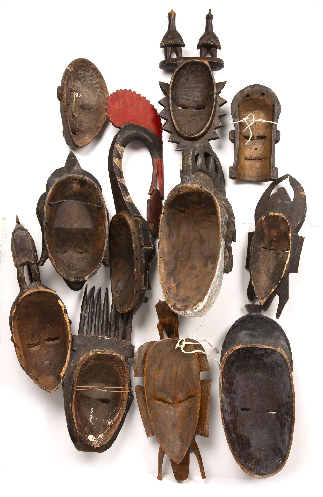 A collection of 26 African Tribal masks - Image 4 of 5