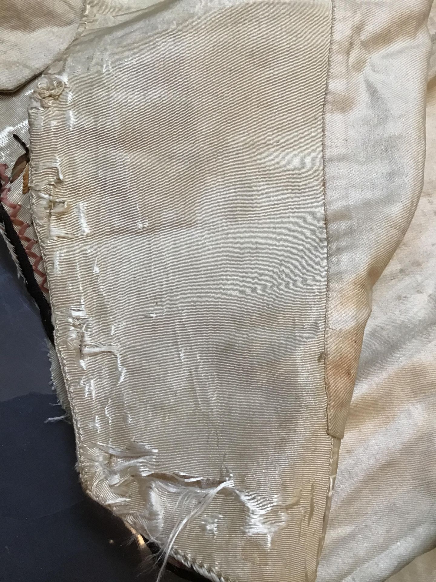 A Georgian silk embroidered waistcoat, decorated with flowers. Stains, marks.  Fraying around button - Bild 22 aus 24