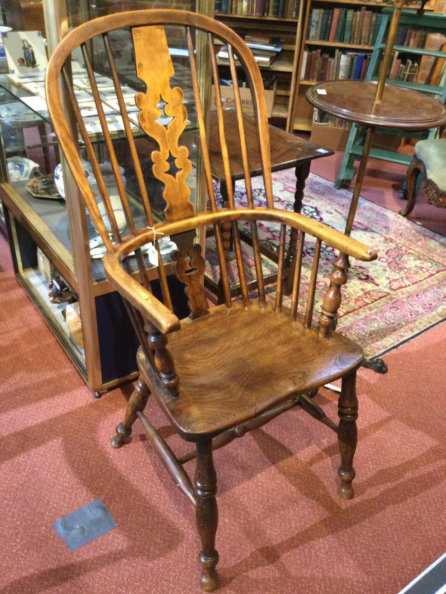 A 19th century ash and elm spindle back Windsor armchair with a pierced splat and turned supports, - Bild 14 aus 15