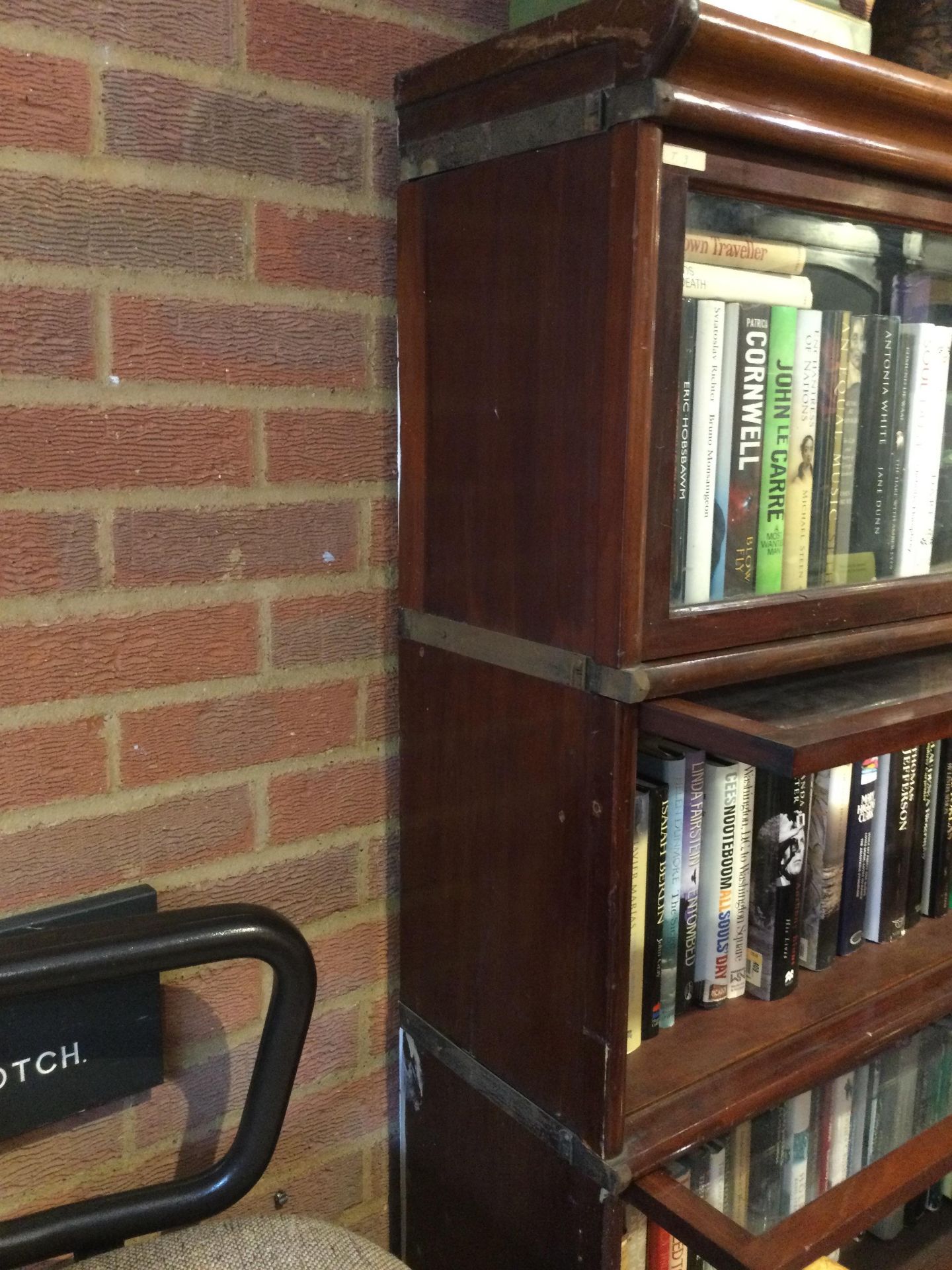 Two mahogany Globe Wernicke bookcases, a six section 87cm wide 37cm deep 218cm high and a four - Bild 4 aus 28