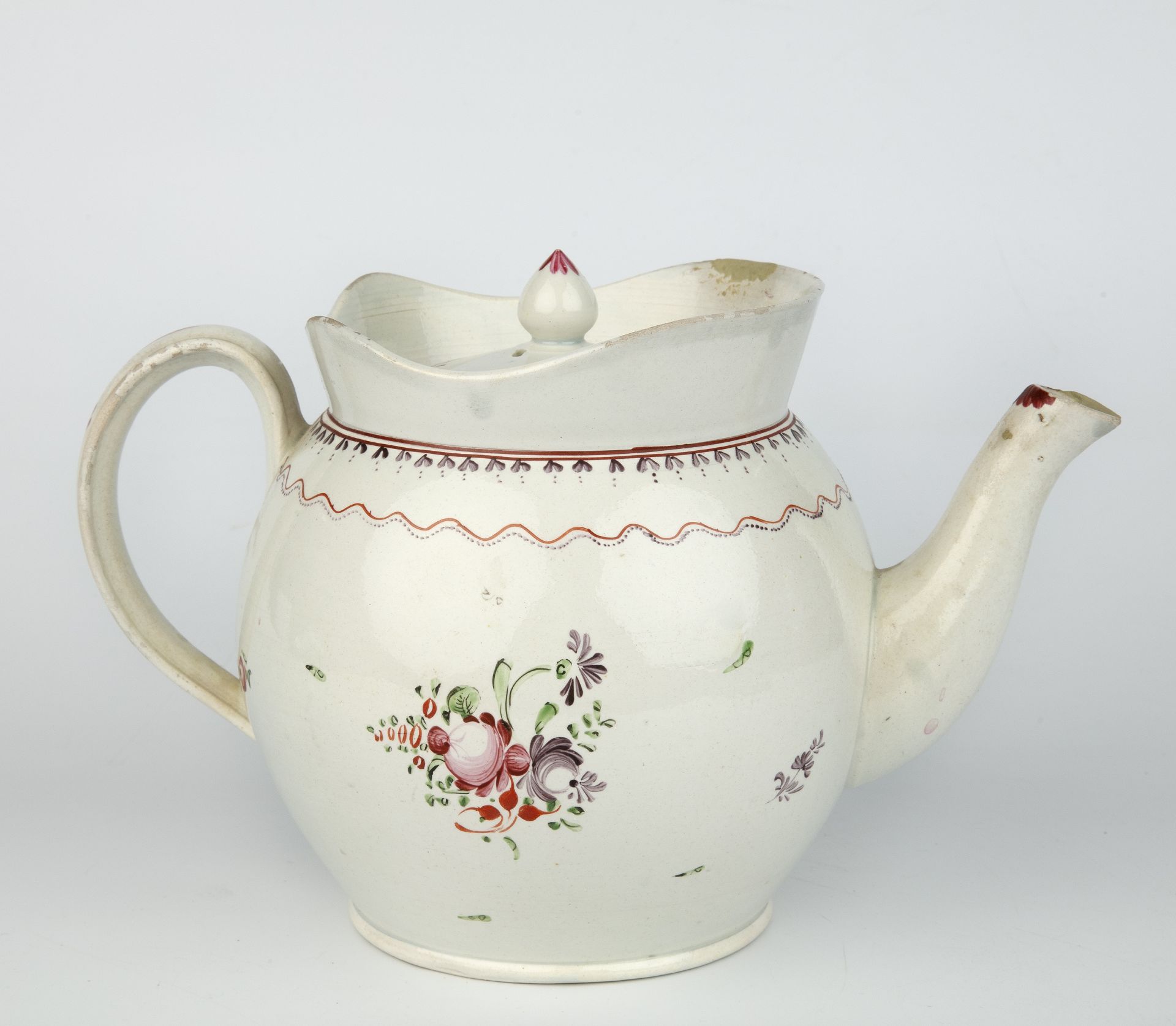 A late 18th century Lowestoft or Worcester teapot, 23cm wide 15cm deep 14cm high - Image 2 of 3