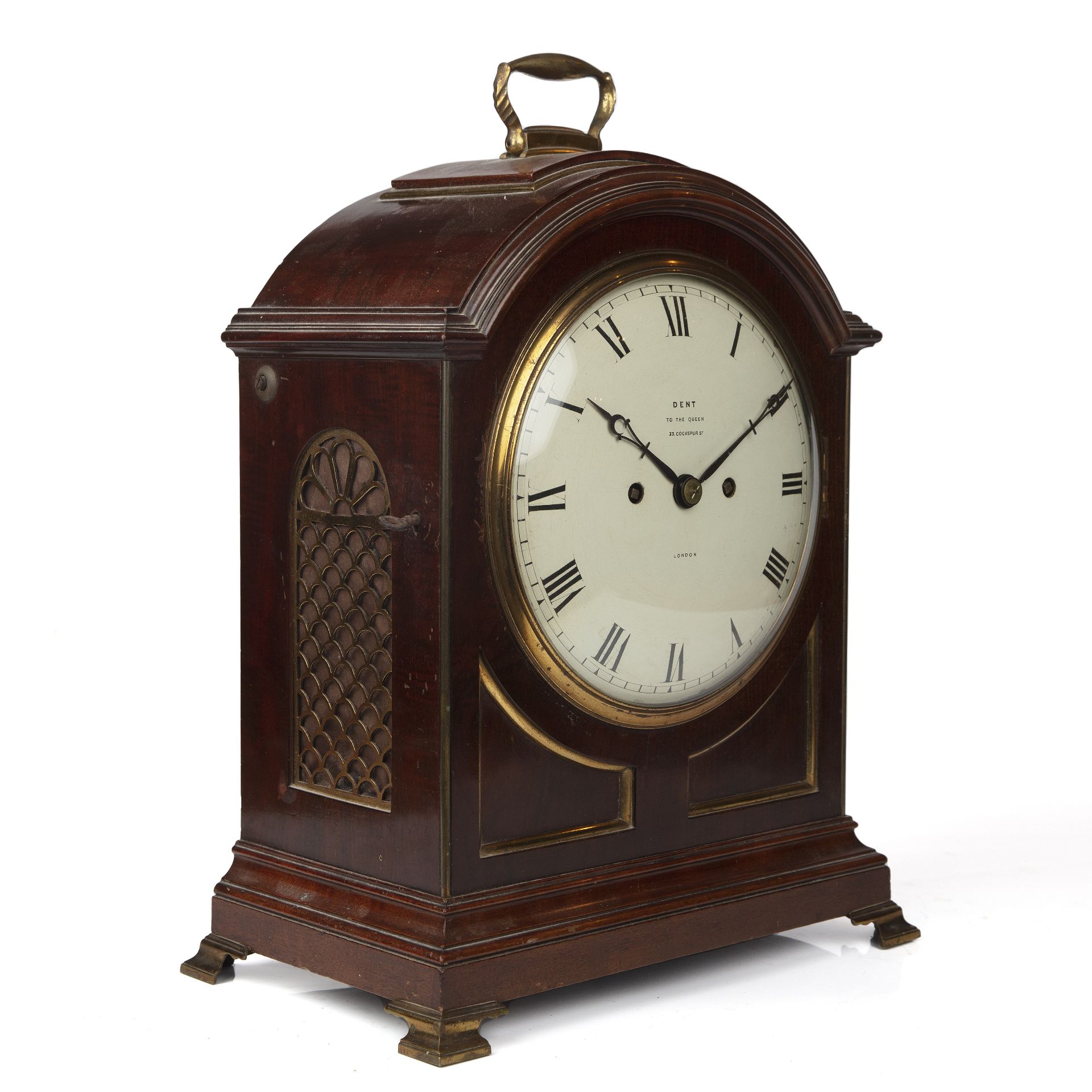 A late Victorian/Edwardian mahogany bracket clock, the white painted convex Roman dial signed - Bild 2 aus 4