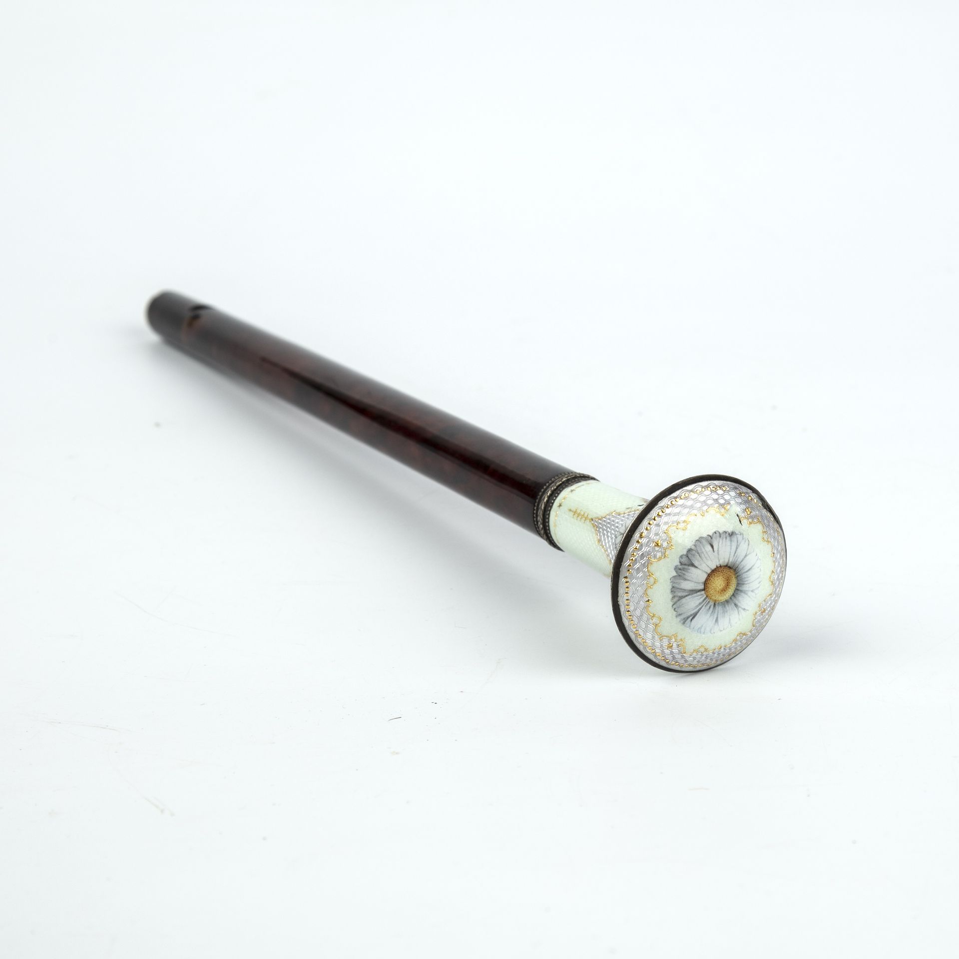 Late 19th century French tortoiseshell parasol handle with an enamelled top 28cm - Image 3 of 3
