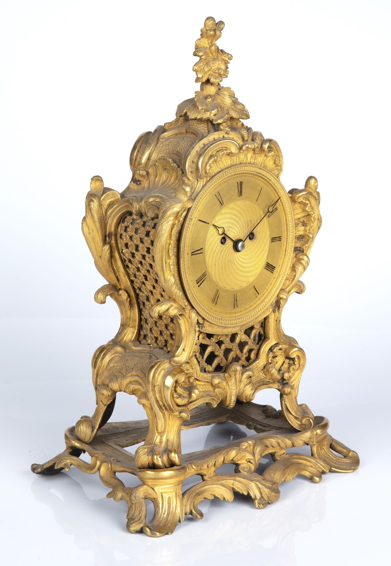 A 19th century ormolu table or mantle clock, the engine turned Roman dial signed John Peterkin, - Bild 2 aus 5