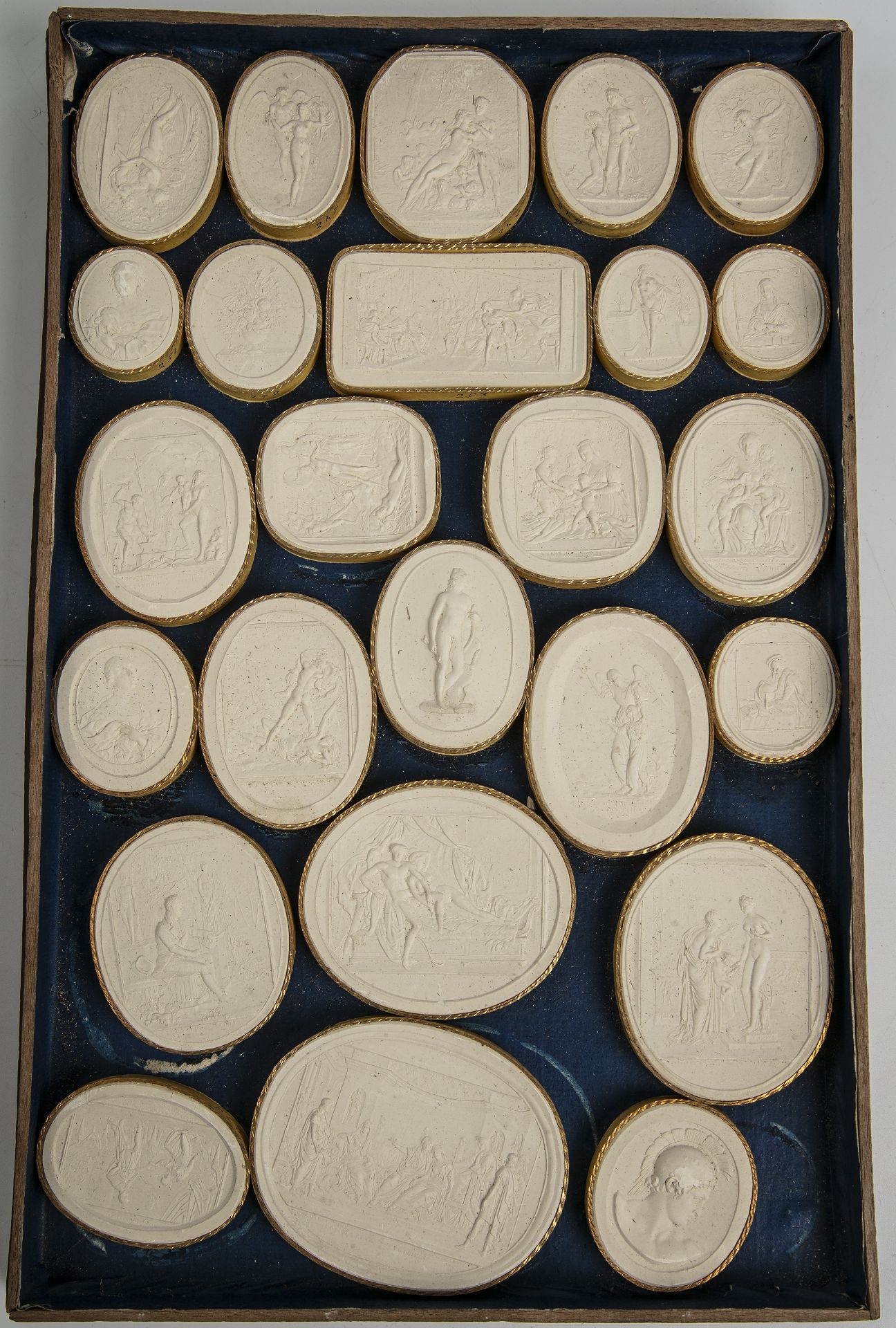 A large collection of Grand Tour plaster relief plaques approximately 400 in wooden trays. - Bild 9 aus 13