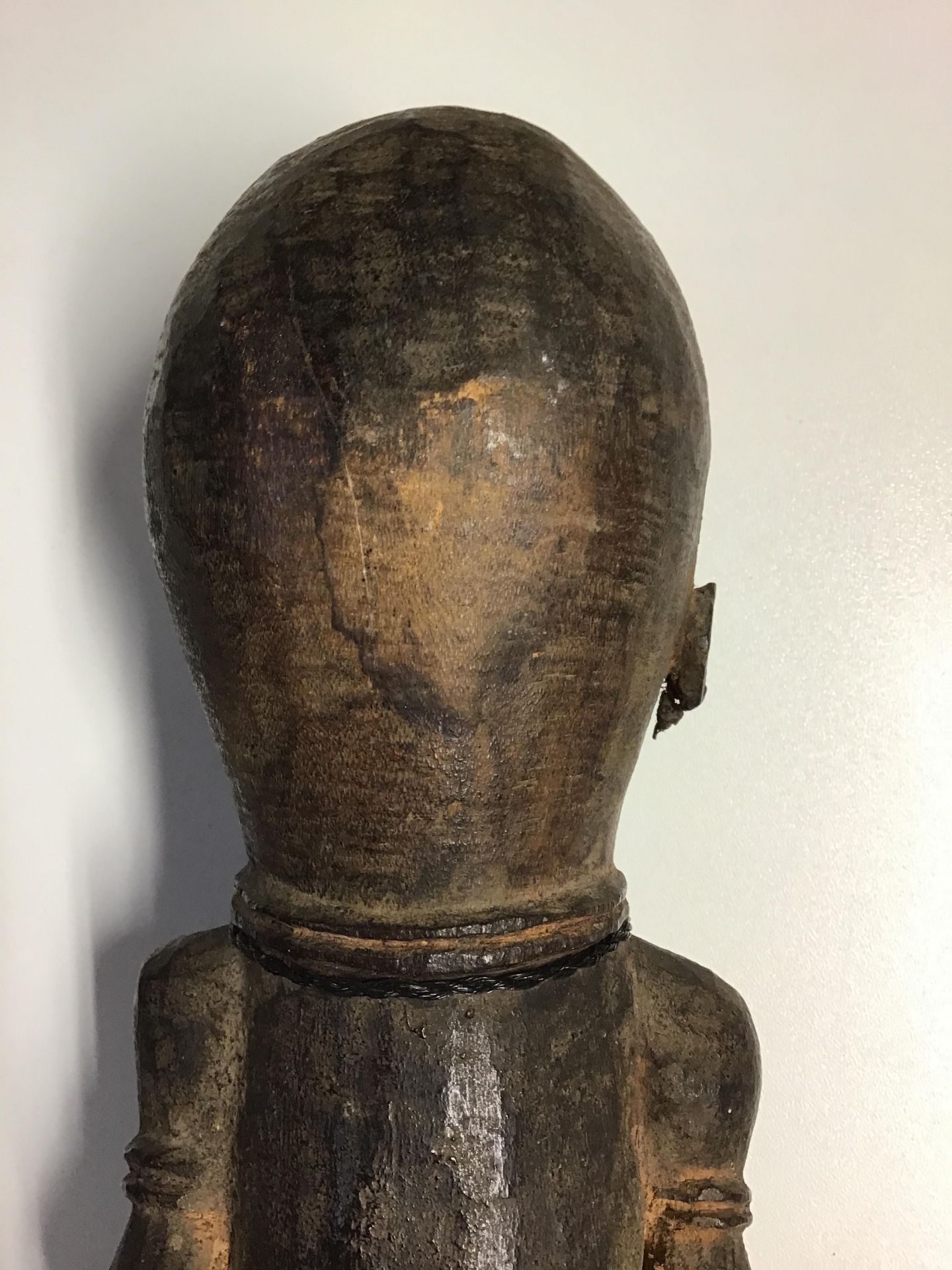 An antique east Sepik, Maprik tribe carved wood figure 9cm wide 32cm high Provenance A private - Bild 8 aus 10