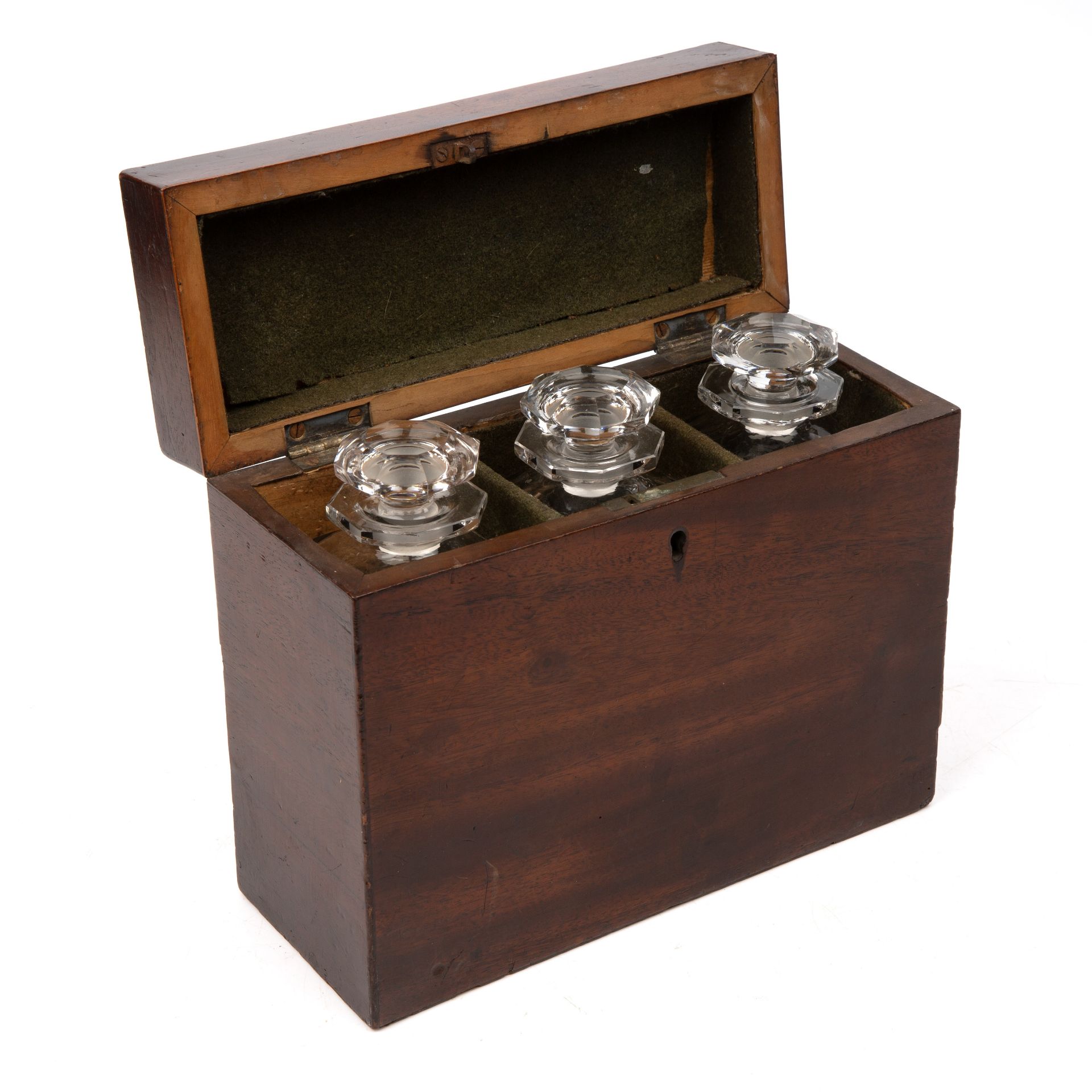 A George III mahogany decanter box, with three period glass decanters 23.5cm wide 9.5cm deep 19. - Bild 3 aus 5