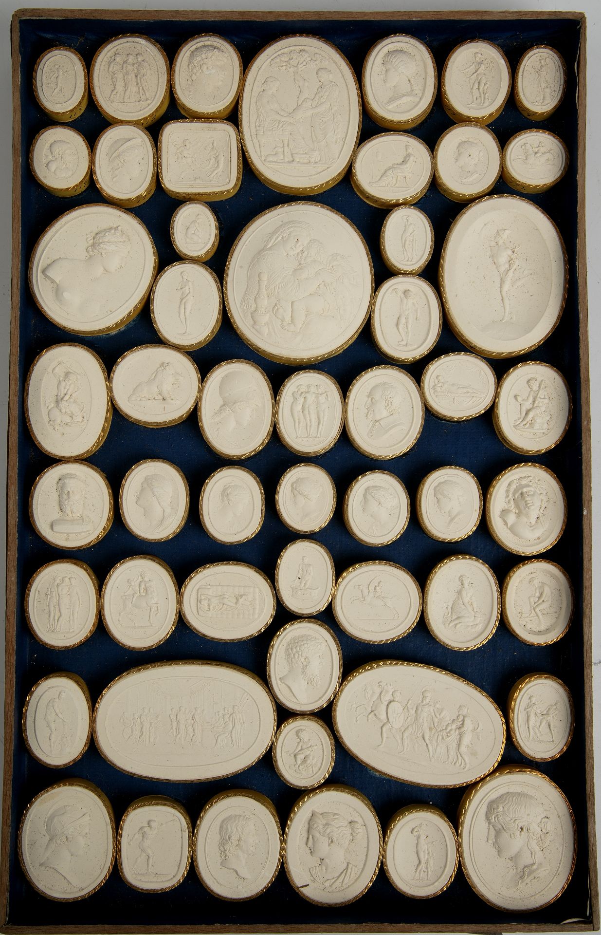 A large collection of Grand Tour plaster relief plaques approximately 400 in wooden trays. - Bild 7 aus 13