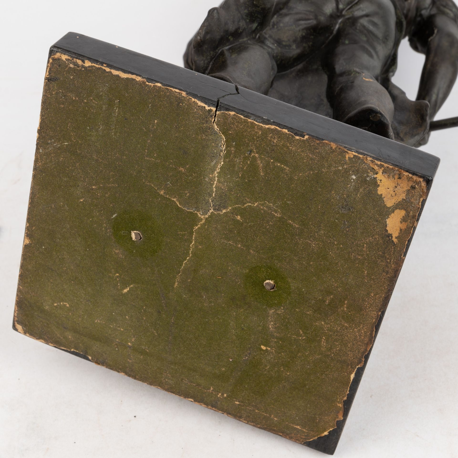 A late 19th century bronzed spelter model of a blacksmith 16cm wide 39cm high - Bild 6 aus 6
