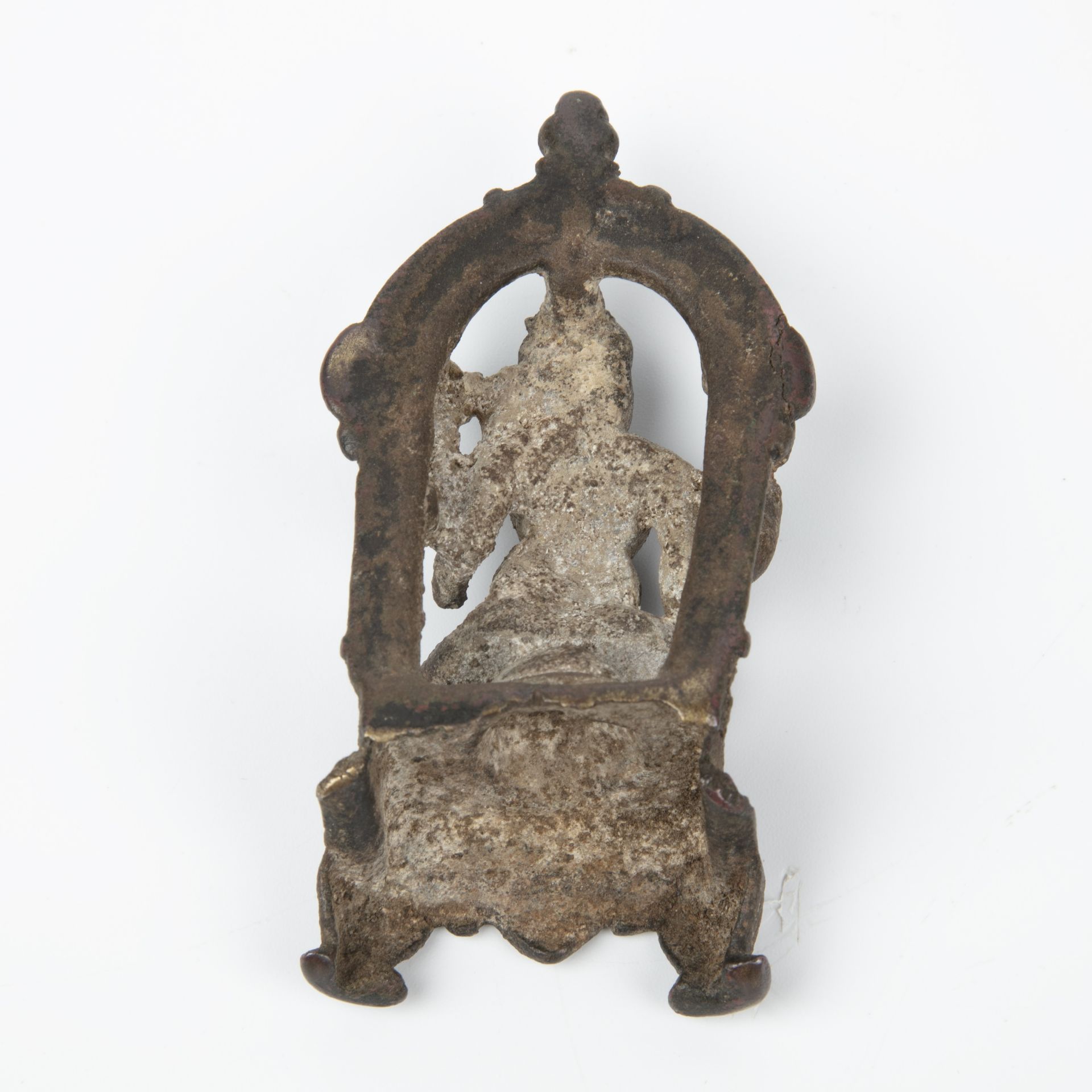 An antique Indian bronze Vishnu and Lakshmi 6cm wide 4cm deep 11cm high and two further Indian - Bild 3 aus 4