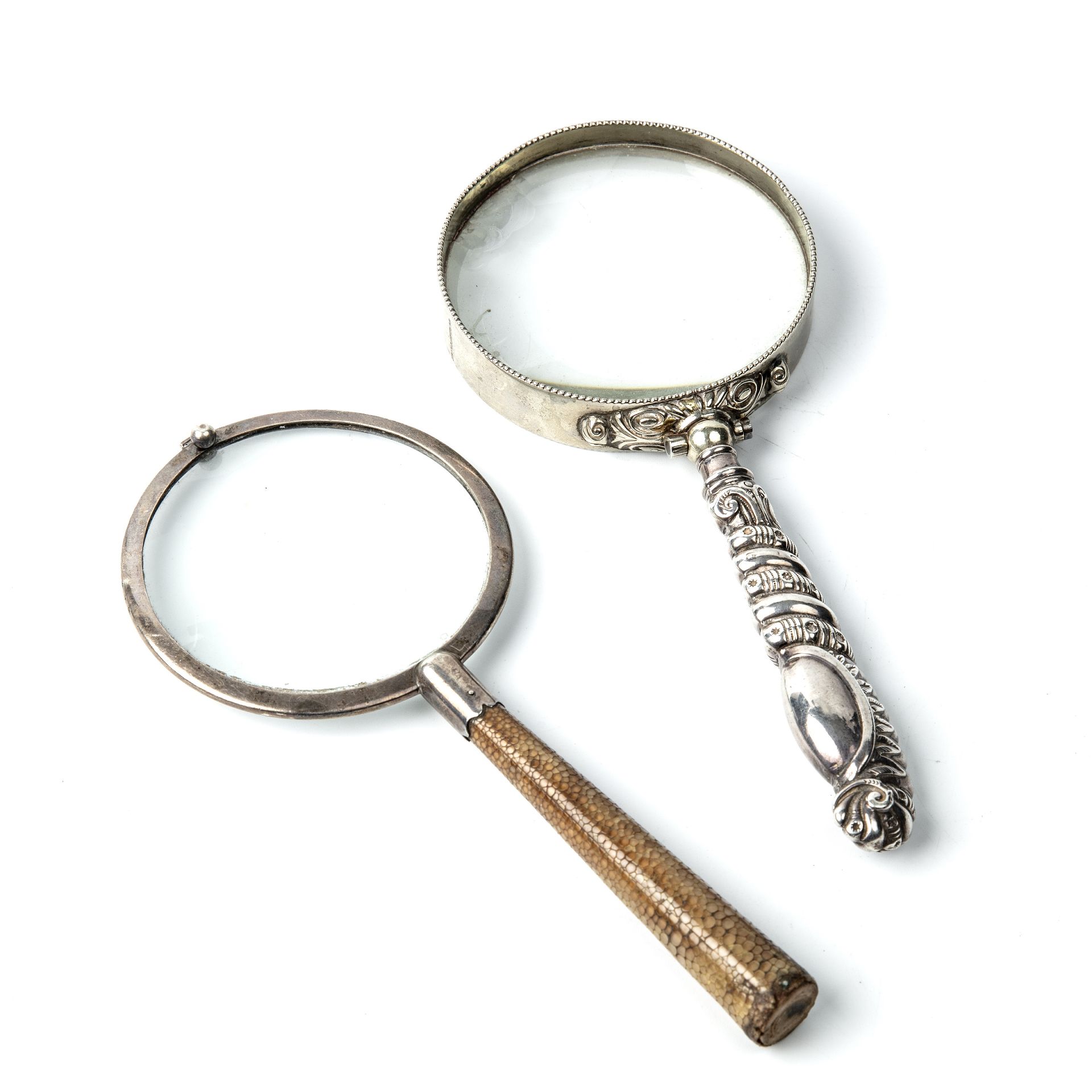 An early 20th century silver magnifying glass, with a shagreen handle by Asprey London, 7.5cm - Bild 2 aus 2