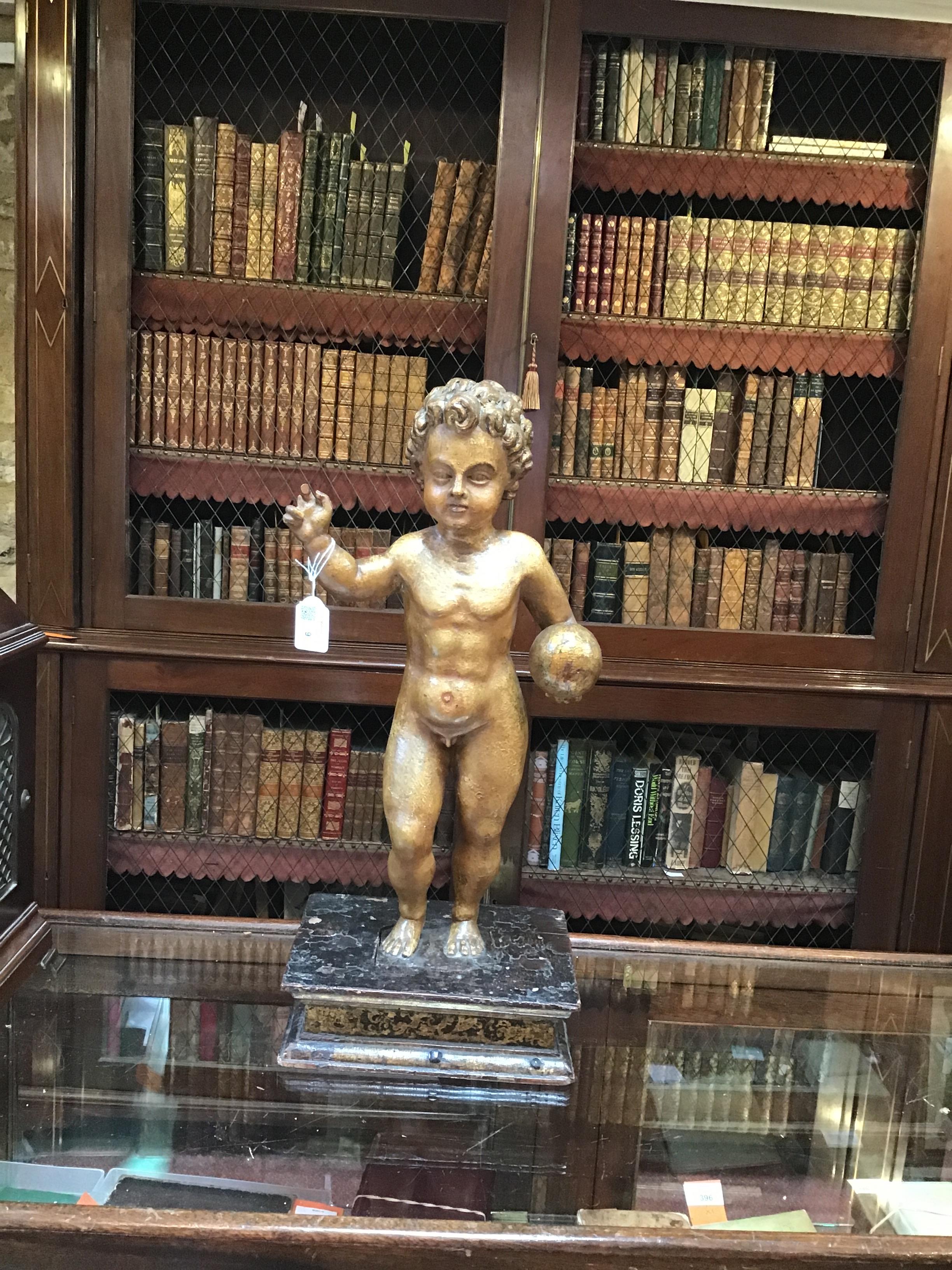 A 17th/18th century Italian gilded and carved limewood cherub on a rectangular gilded base 24cm wide - Bild 23 aus 26