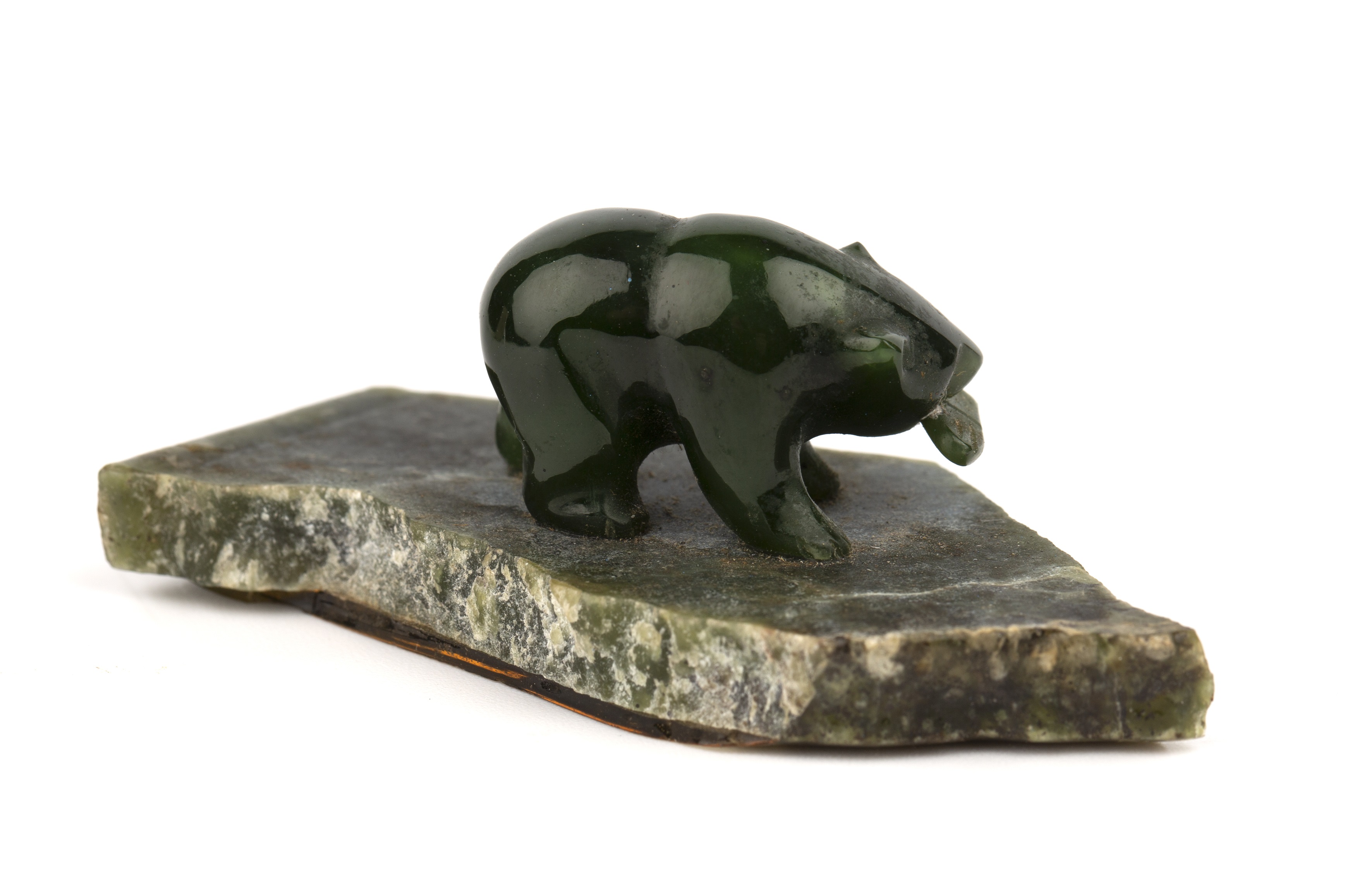 A small Canadian jade carving of a bear and salmon, overall 6cm wide 2.5cm high - Image 4 of 5