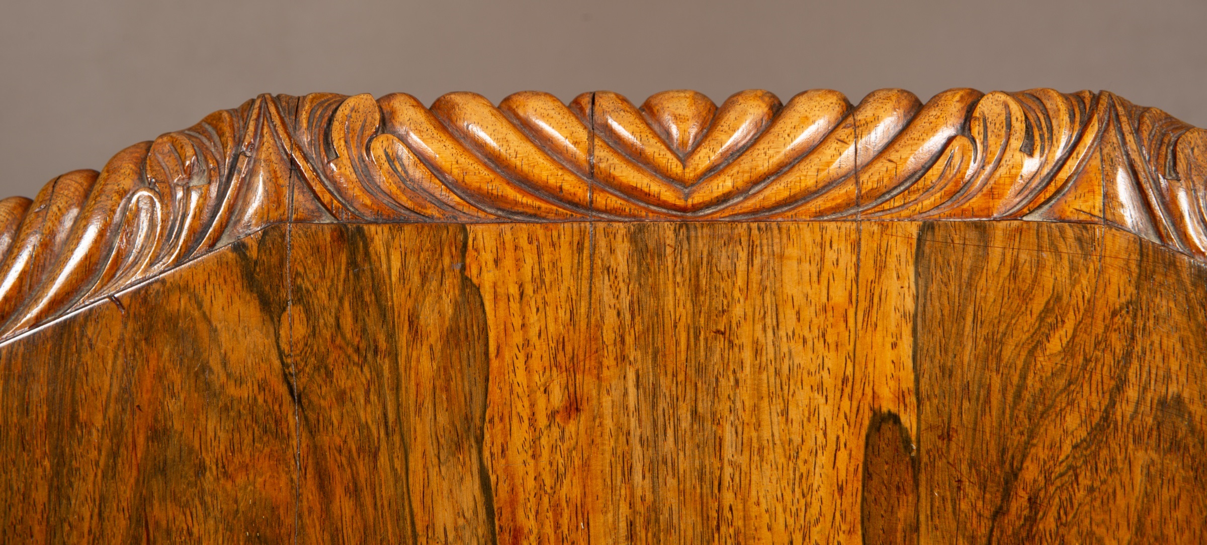A Victorian rosewood circular centre table, with a gadrooned border, a tilt-top, a stout column - Image 3 of 3