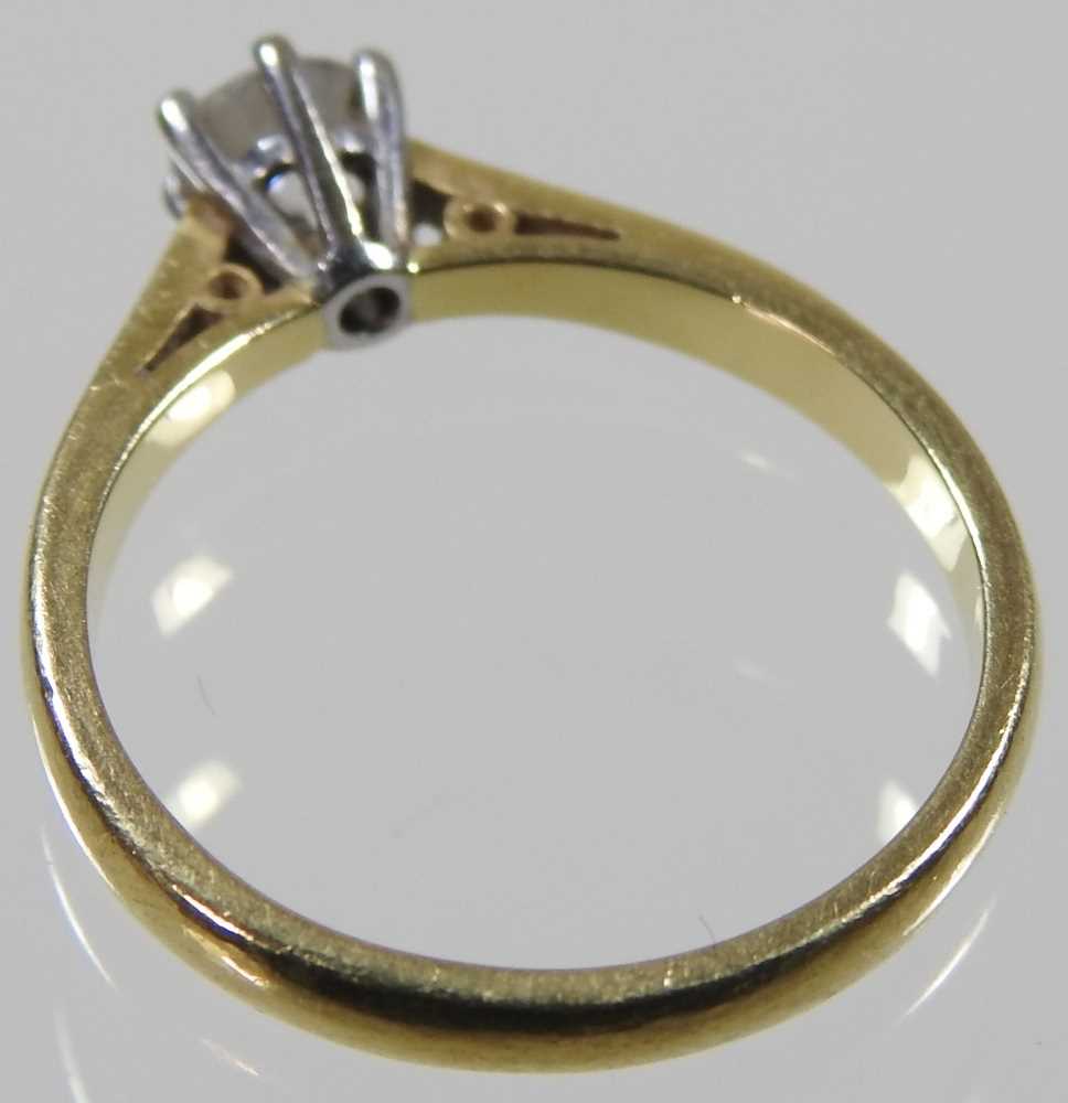 An 18 carat gold solitaire diamond ring, approximately 0.25 carats, 3.1g, size M - Image 3 of 3