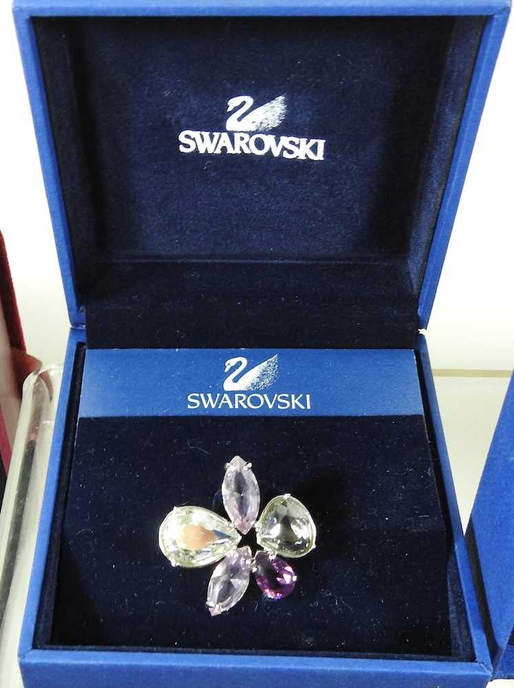 A collection of costume jewellery, to include pearls and Swarovski, some cased - Image 4 of 5