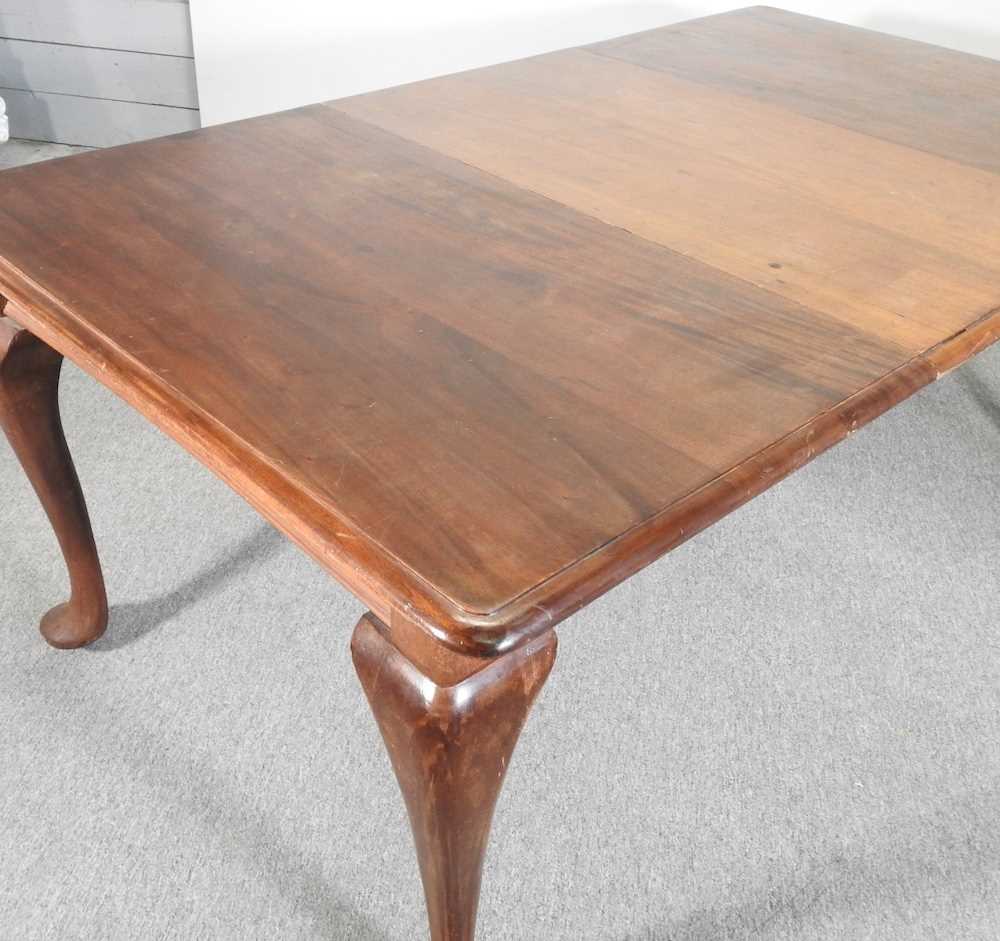 An early 20th century walnut wind-out extending dining table, with an additional leaf, on cabriole - Image 3 of 9