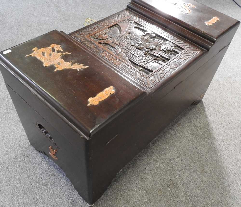 A mid 20th century Chinese carved camphorwood chest, decorated with figures 88w x 43d x 50h cm - Image 4 of 4