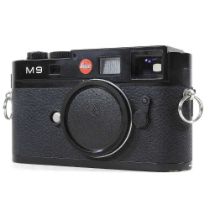 A Leica M9 Rangefinder 10704 digital camera, boxed with instruction book, no lens Will turn on and