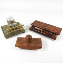 A walnut desk stand, 23cm wide, containing a collection of pens, to include a Sheaffer fountain pen,
