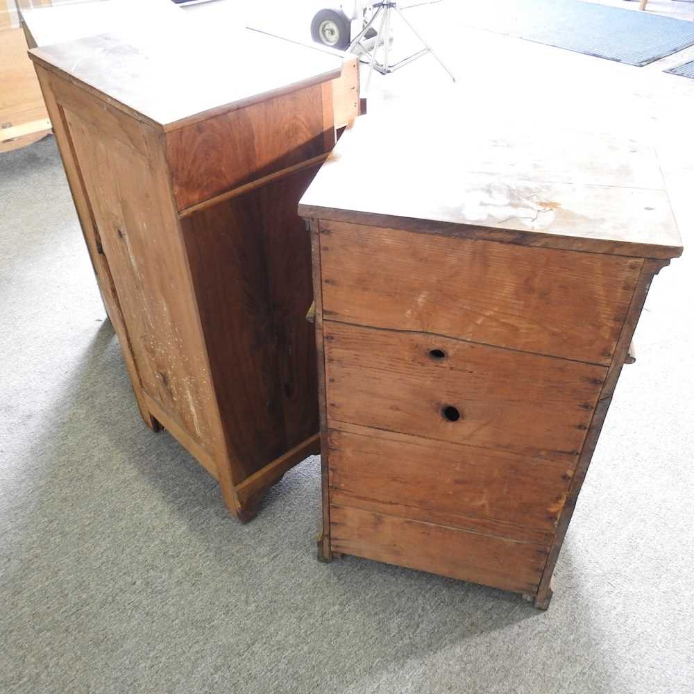 An early 20th century French walnut pot cupboard, together with two others (3) tallest 41w x 31d x - Bild 2 aus 5