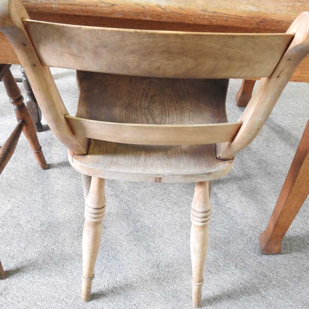 An early 20th century light oak dining table, together with four knife back dining chairs (5) 149w x - Image 5 of 8