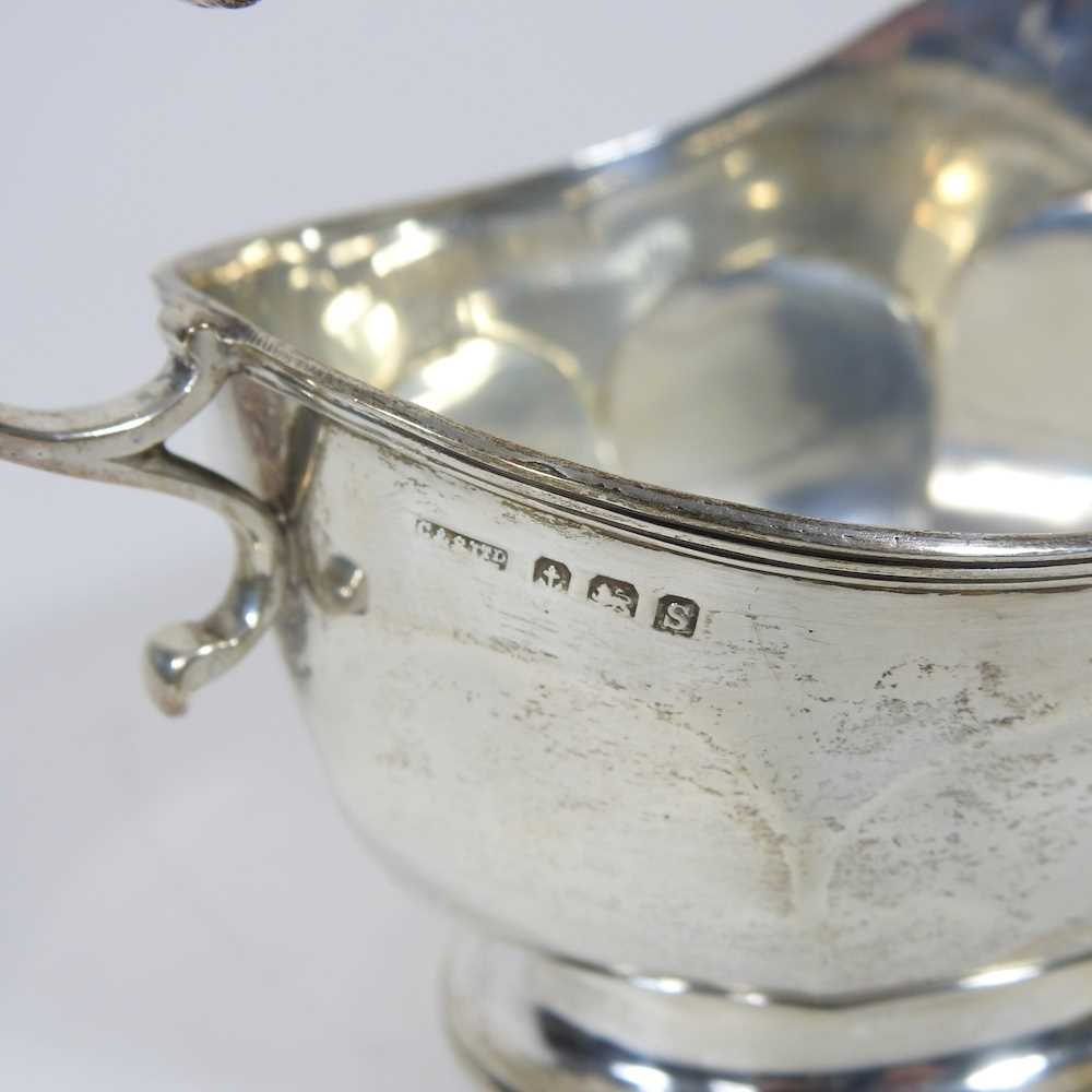A Victorian silver mug, with a scrolled handle, London 1856, 97g, 9cm high, together with a silver - Image 3 of 5