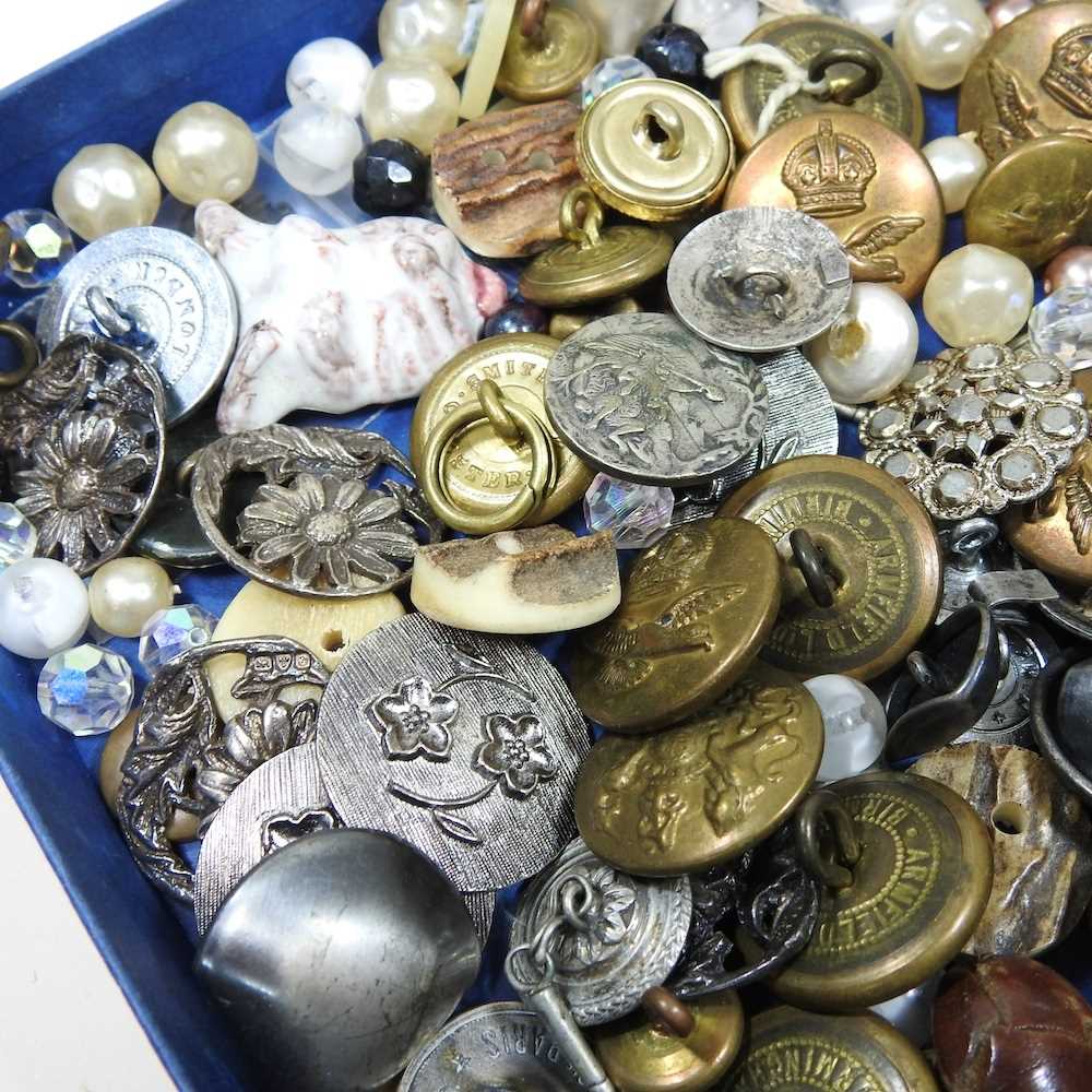 A collection of military and other buttons - Image 2 of 3