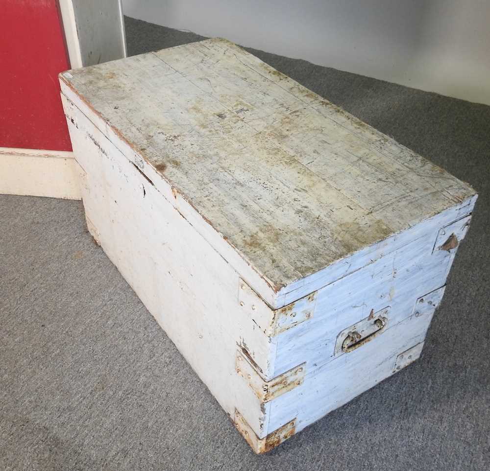 A 1950's painted kitchen cabinet, together with a painted hardwood trunk (2) - Image 4 of 6