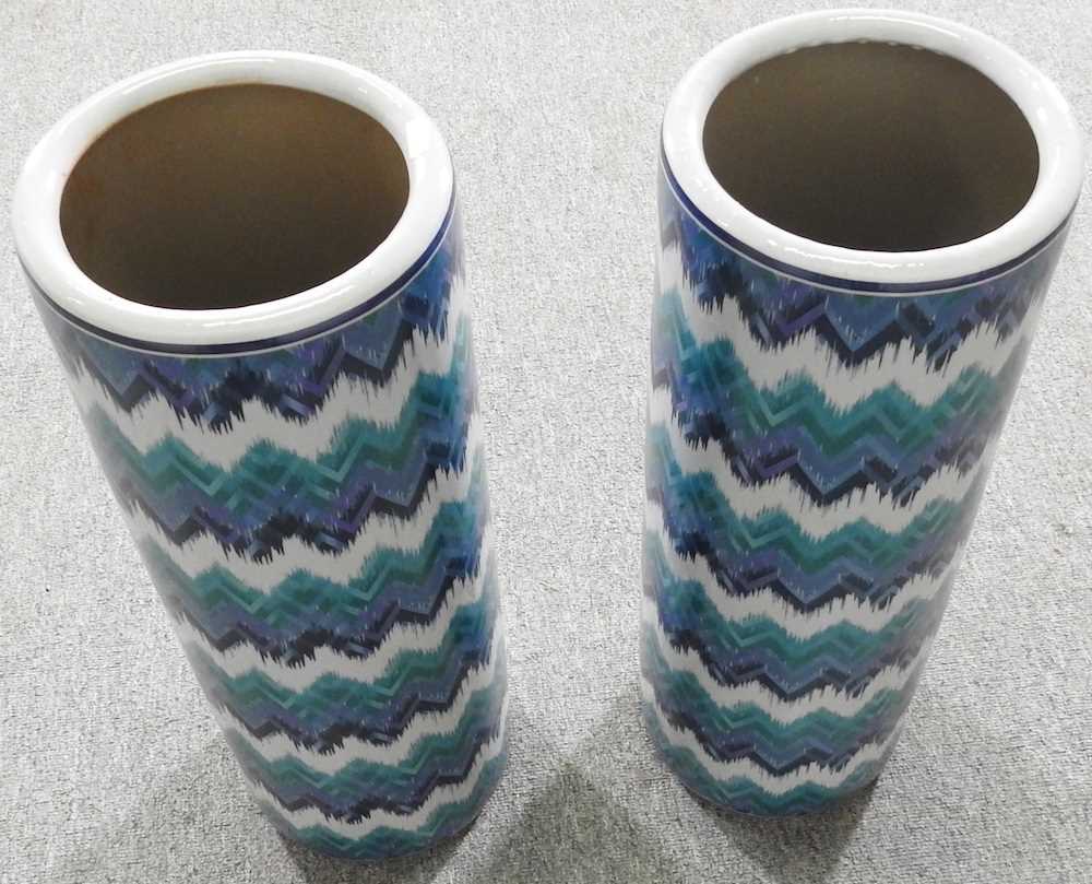 A pair of blue and white stick stands, with zig zag decoration, 60cm high (2) - Image 3 of 3
