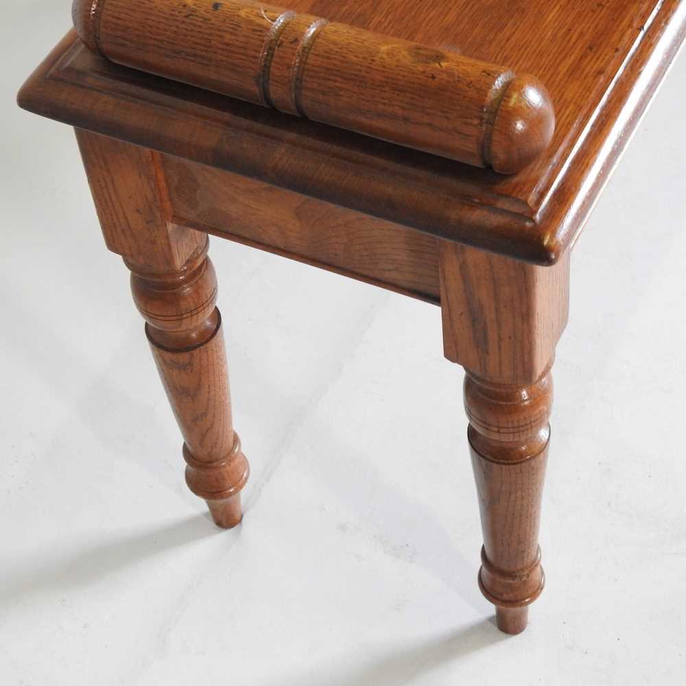 A Regency style handmade oak window seat, on turned legs 95w x 33d x 50h cm - Image 5 of 6