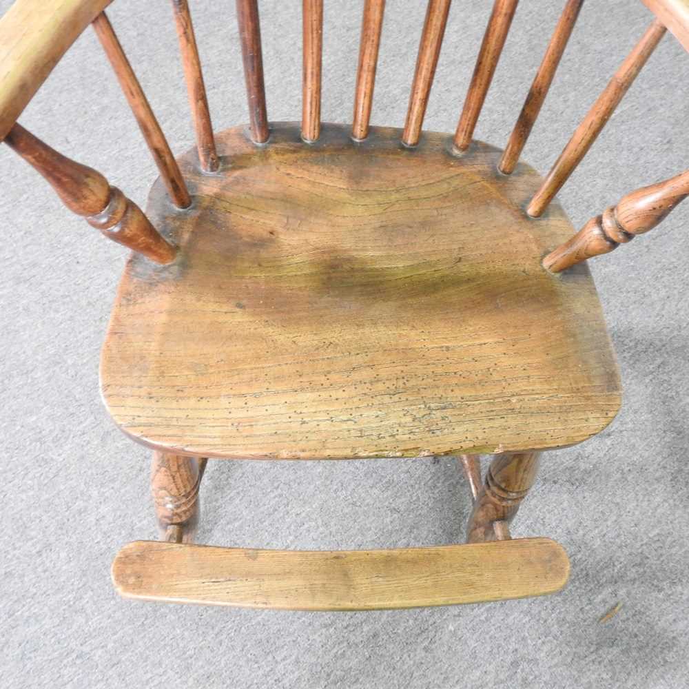 A 19th century elm Windsor style child's spindle back high chair, on turned legs, 86cm high - Image 4 of 5