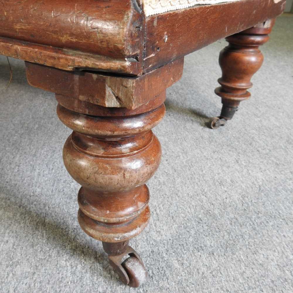 A 19th century carved mahogany double ended couch, upholstered in cream, on turned legs 210w x 56d x - Image 7 of 11