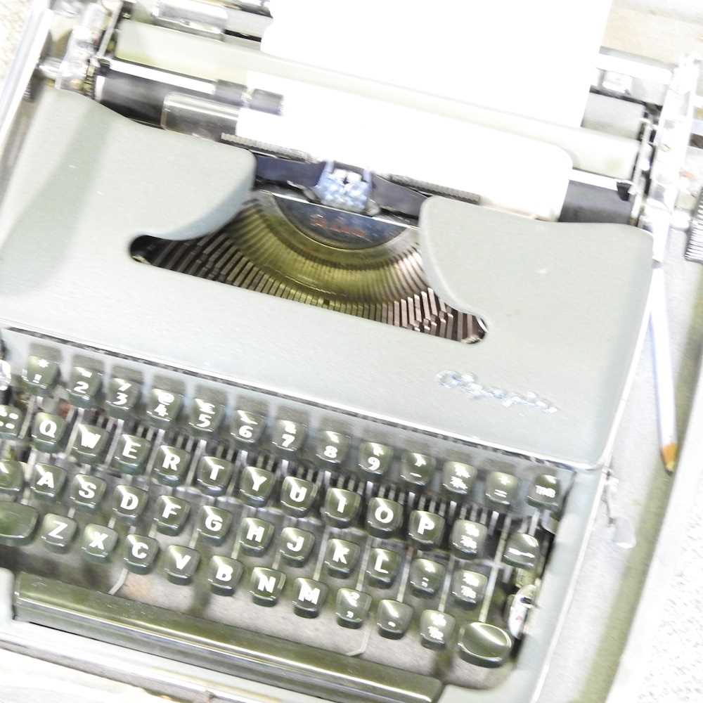 A vintage Imperial typewriter, together with another and a Universal money checker (3) - Image 7 of 9