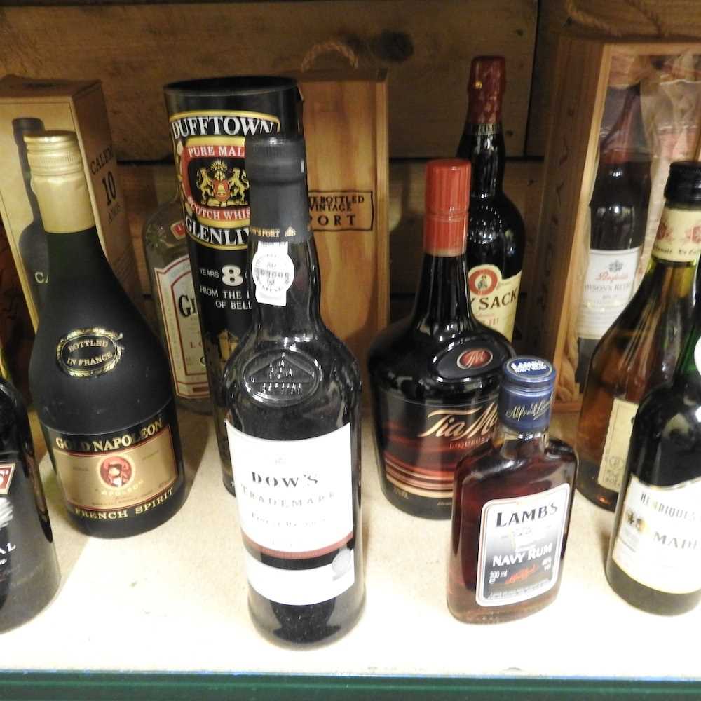 A bottle of The Chairman's scotch whisky, 70cl, together with a collection of seventeen various - Image 2 of 5