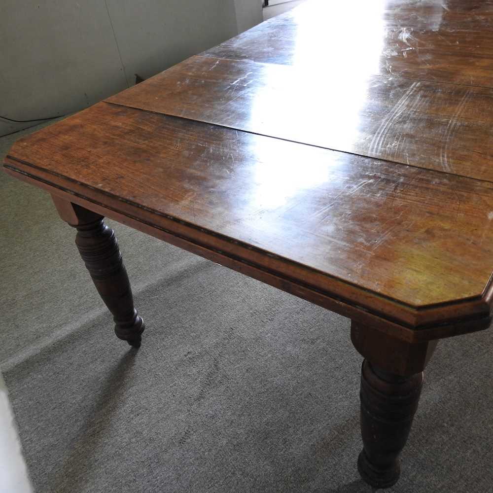A Victorian mahogany wind-out extending dining table, on turned legs 209w x 103d x 67h cm - Image 2 of 7