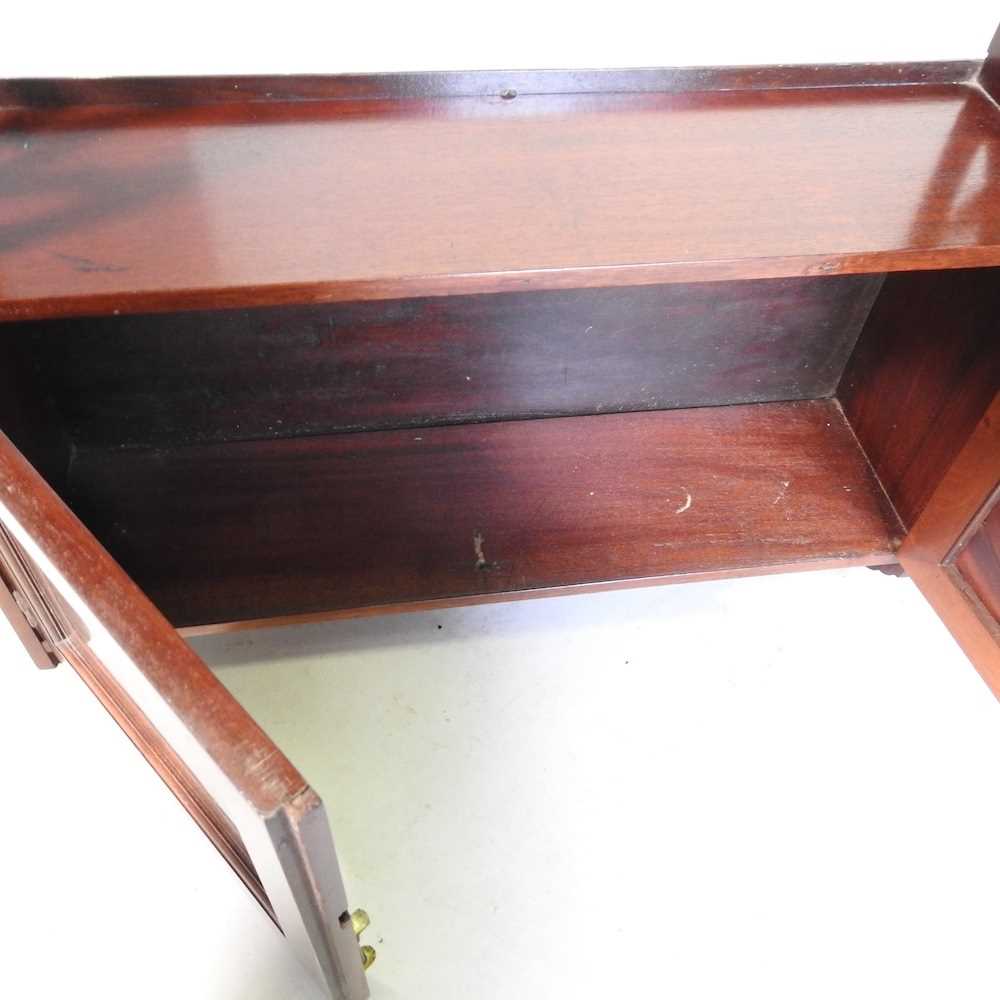 An Edwardian mahogany hanging shelf, 56cm wide, together with another (2) - Image 4 of 6
