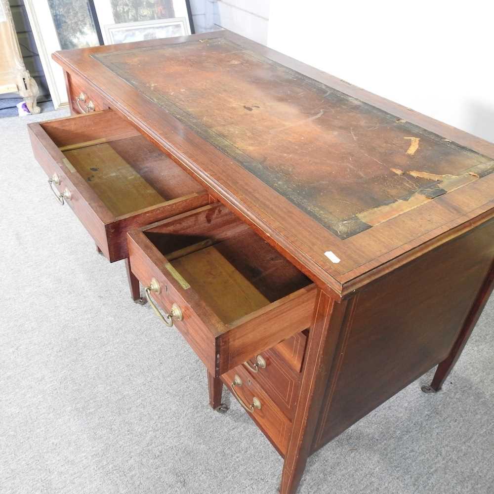 An Edwardian inlaid mahogany pedestal desk, with an inset writing surface 114w x 59d x 73h cm - Image 4 of 5