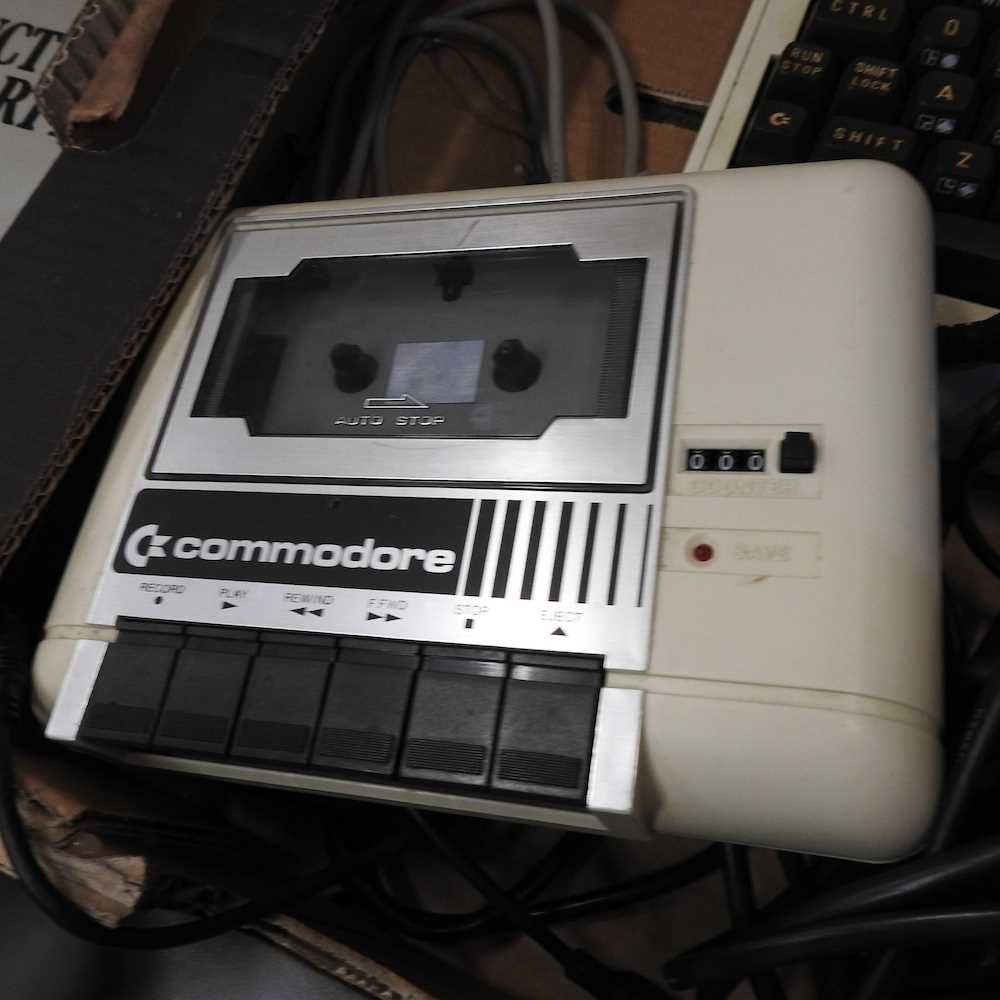 A 1980's Commodore Vic 20 home computer, with related accessories - Image 5 of 7